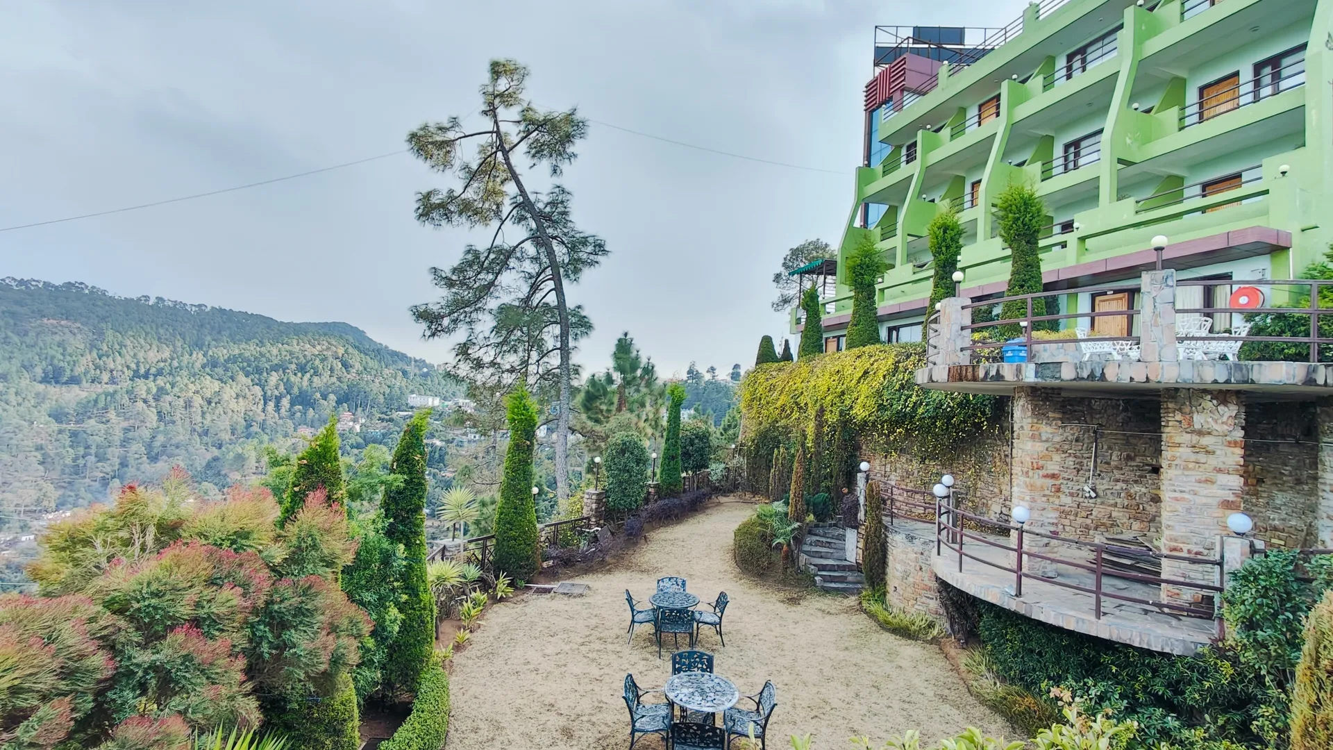 SUNITA HIMALAYAN PARADISE Outdoors