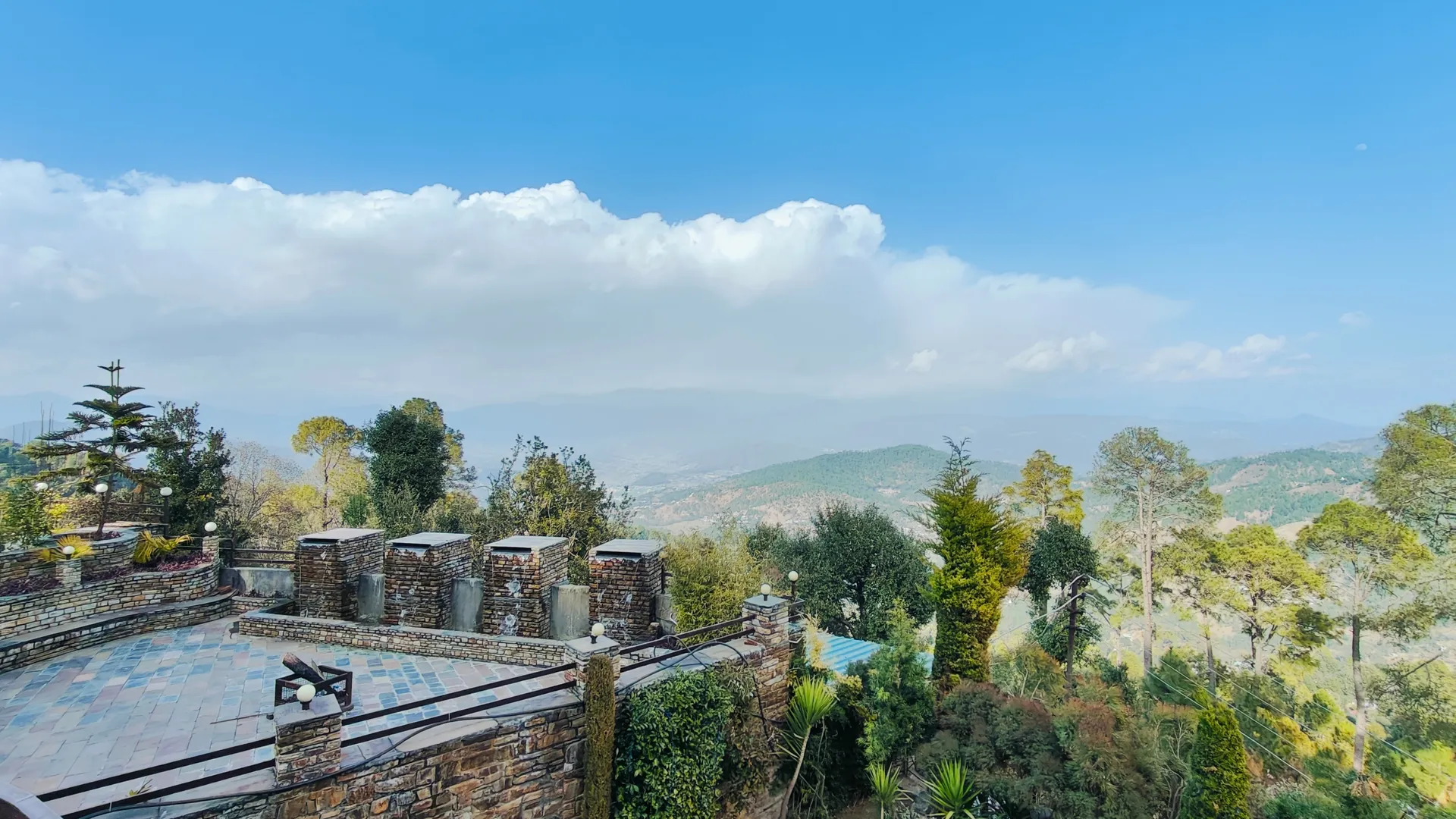 SUNITA HIMALAYAN PARADISE Outdoors