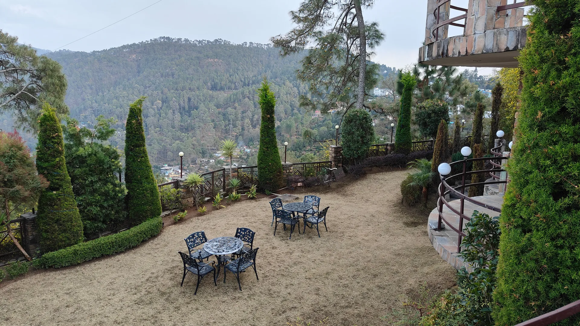 SUNITA HIMALAYAN PARADISE Outdoors