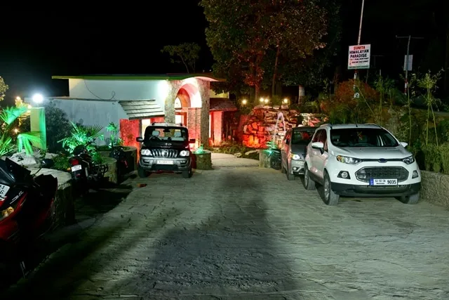 SUNITA HIMALAYAN PARADISE Parking
