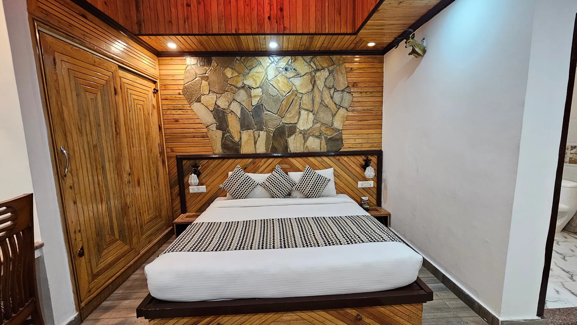SUNITA HIMALAYAN PARADISE Room