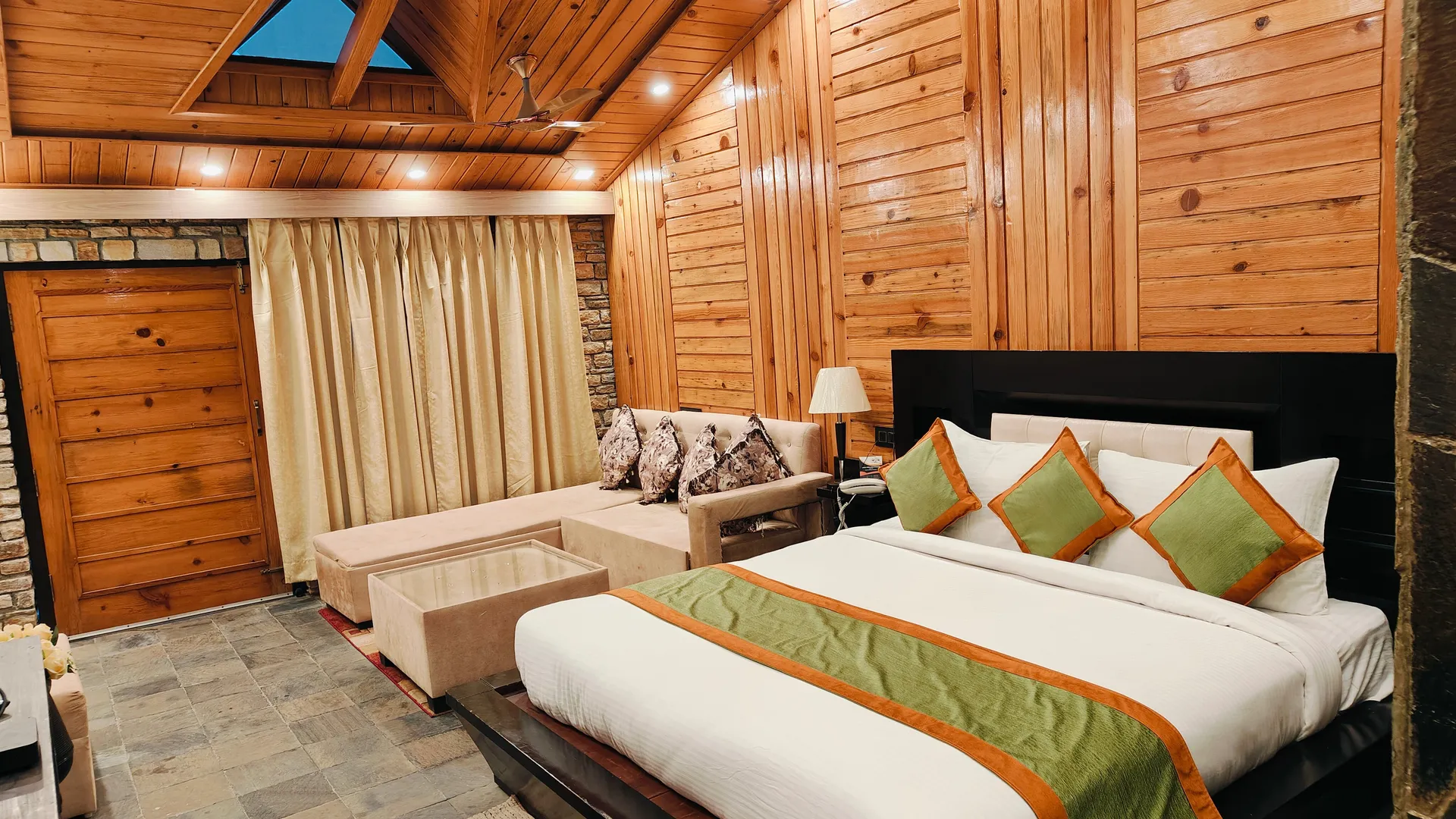 SUNITA HIMALAYAN PARADISE Room