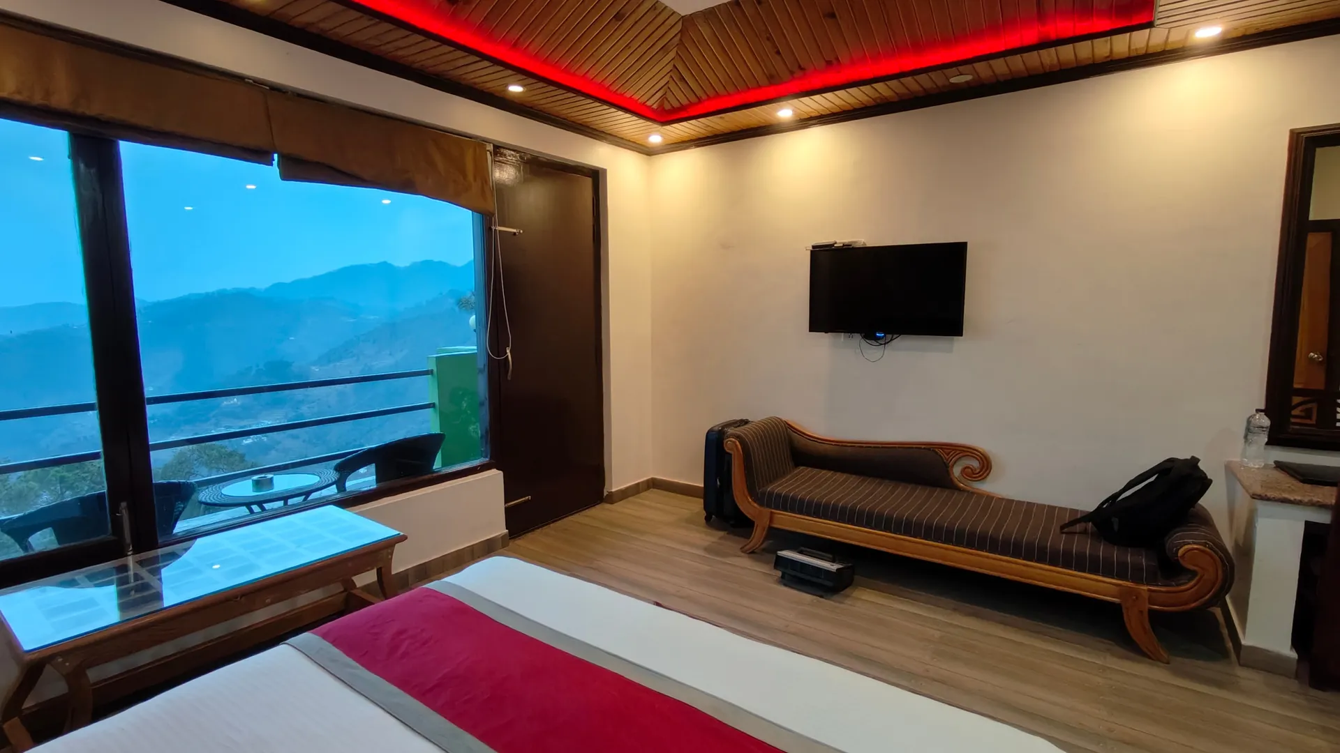 SUNITA HIMALAYAN PARADISE Room