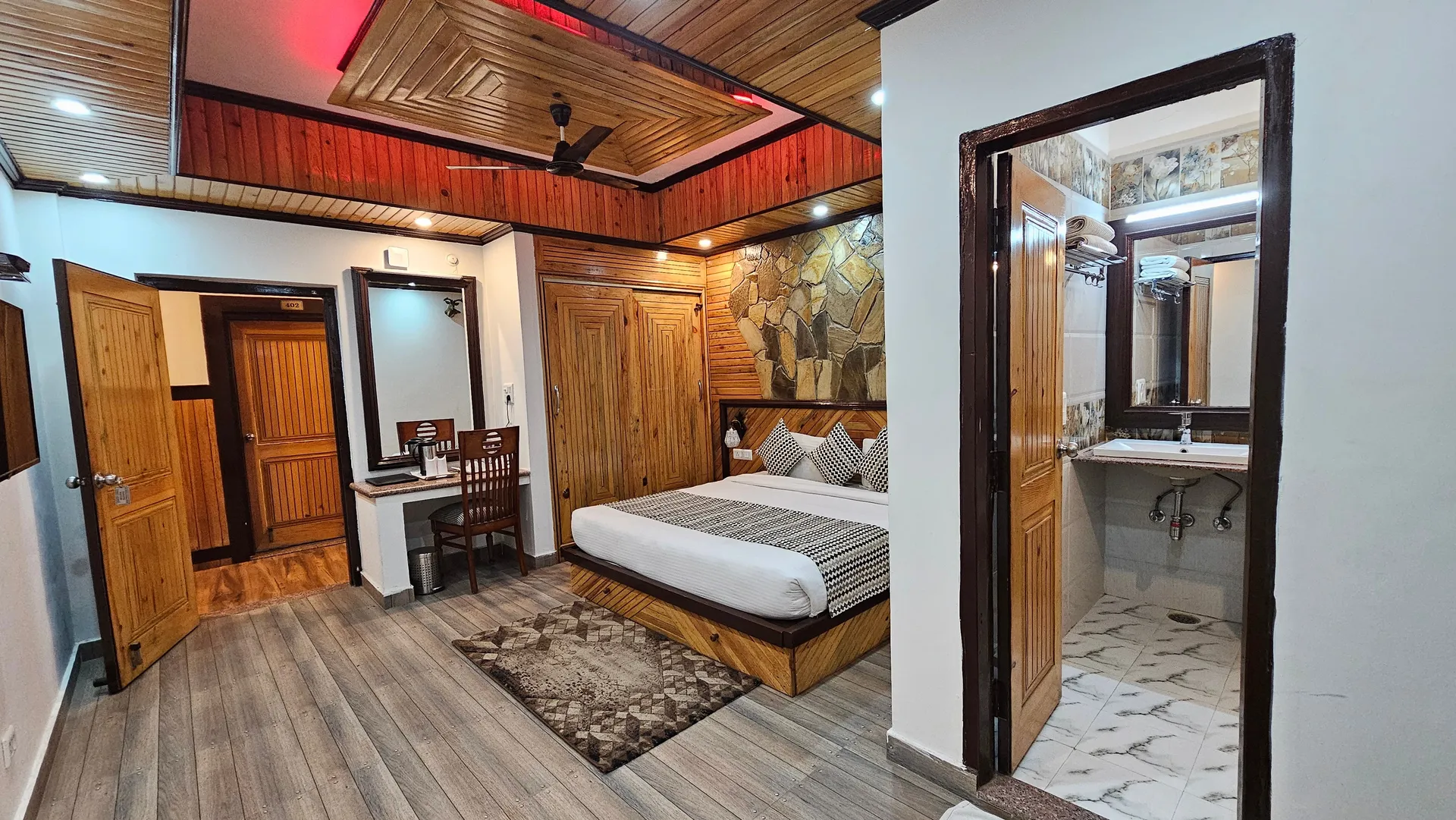 SUNITA HIMALAYAN PARADISE Room