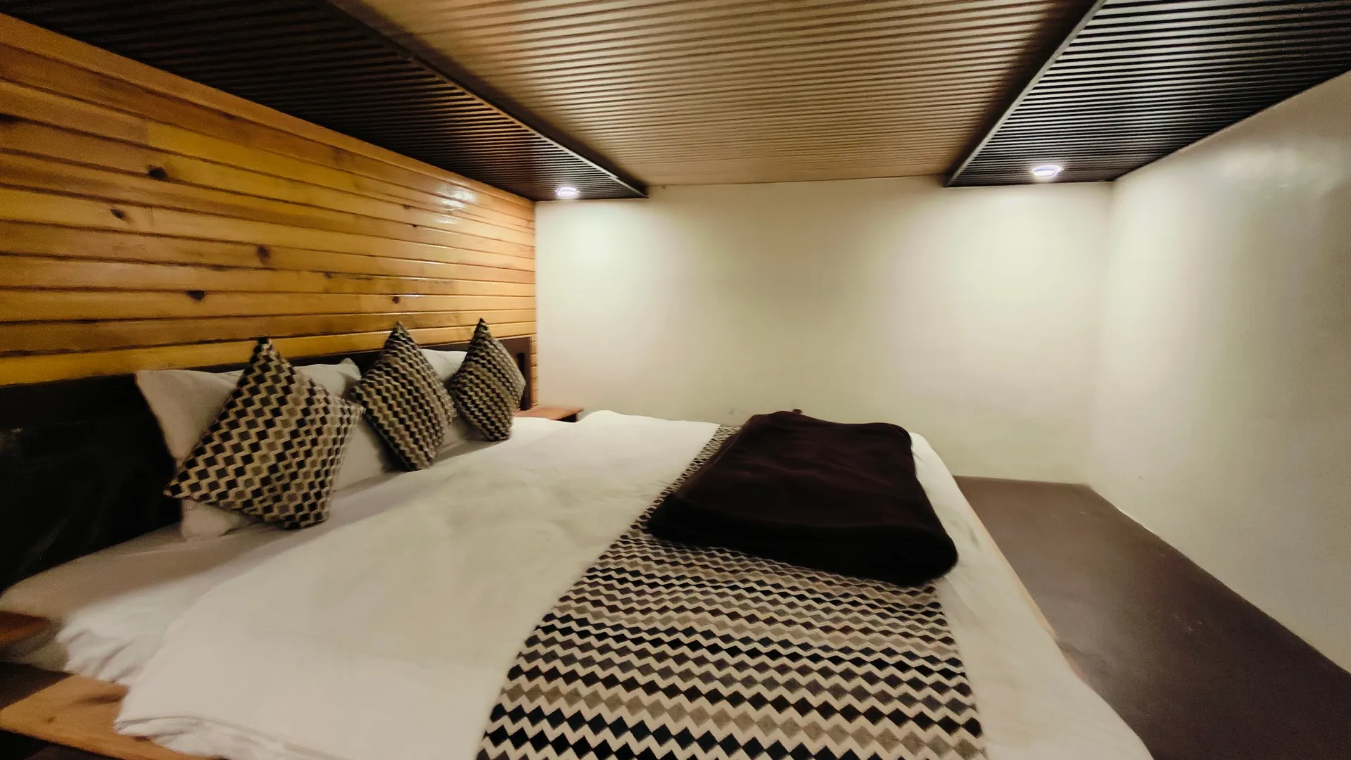 SUNITA HIMALAYAN PARADISE Room