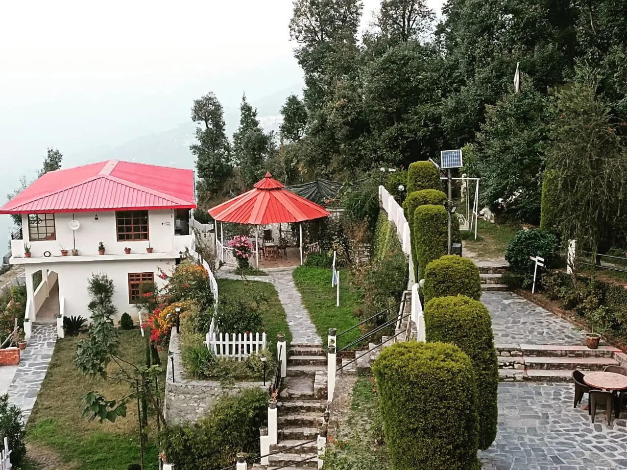 PARIJAT RETREAT  (30 KM FROM RANIKHET TOWARDS JIM CORBET) Garden
