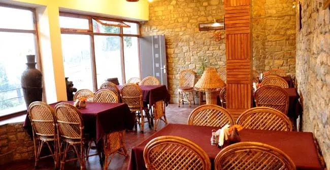 PARIJAT RETREAT  (30 KM FROM RANIKHET TOWARDS JIM CORBET) Restaurant