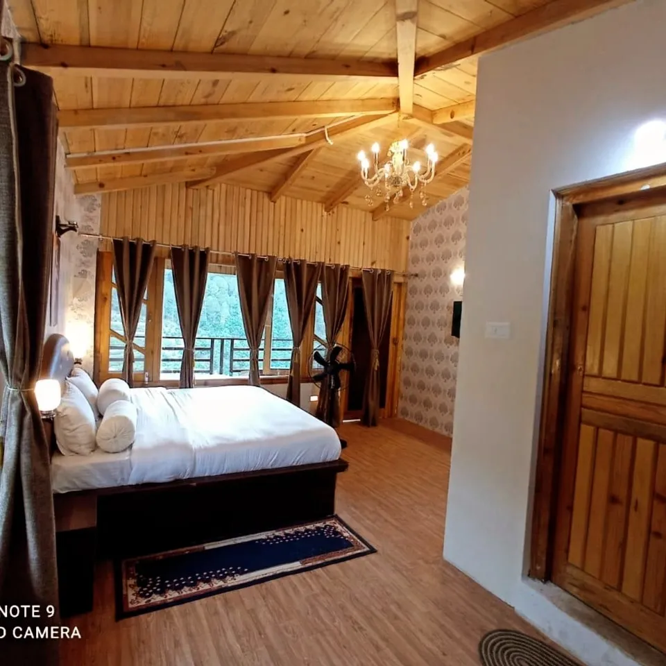 PARIJAT RETREAT  (30 KM FROM RANIKHET TOWARDS JIM CORBET) Room