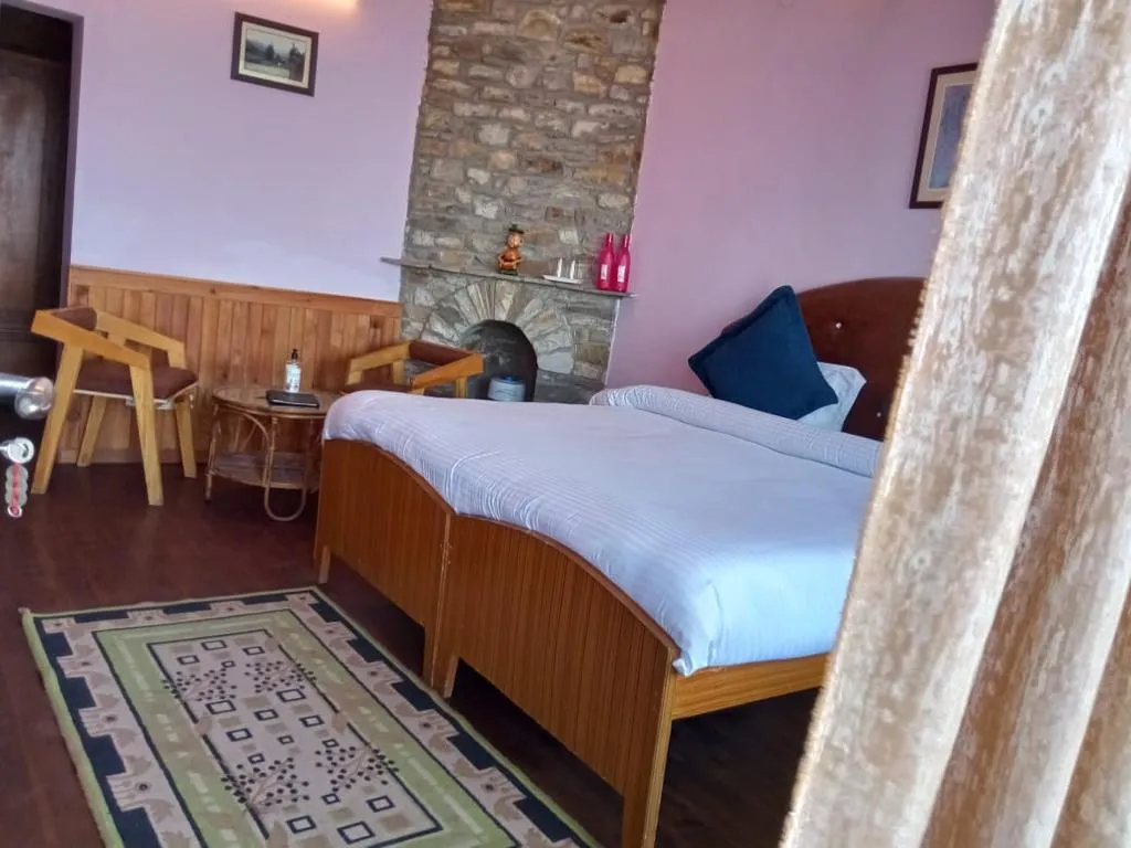 PARIJAT RETREAT  (30 KM FROM RANIKHET TOWARDS JIM CORBET) Room