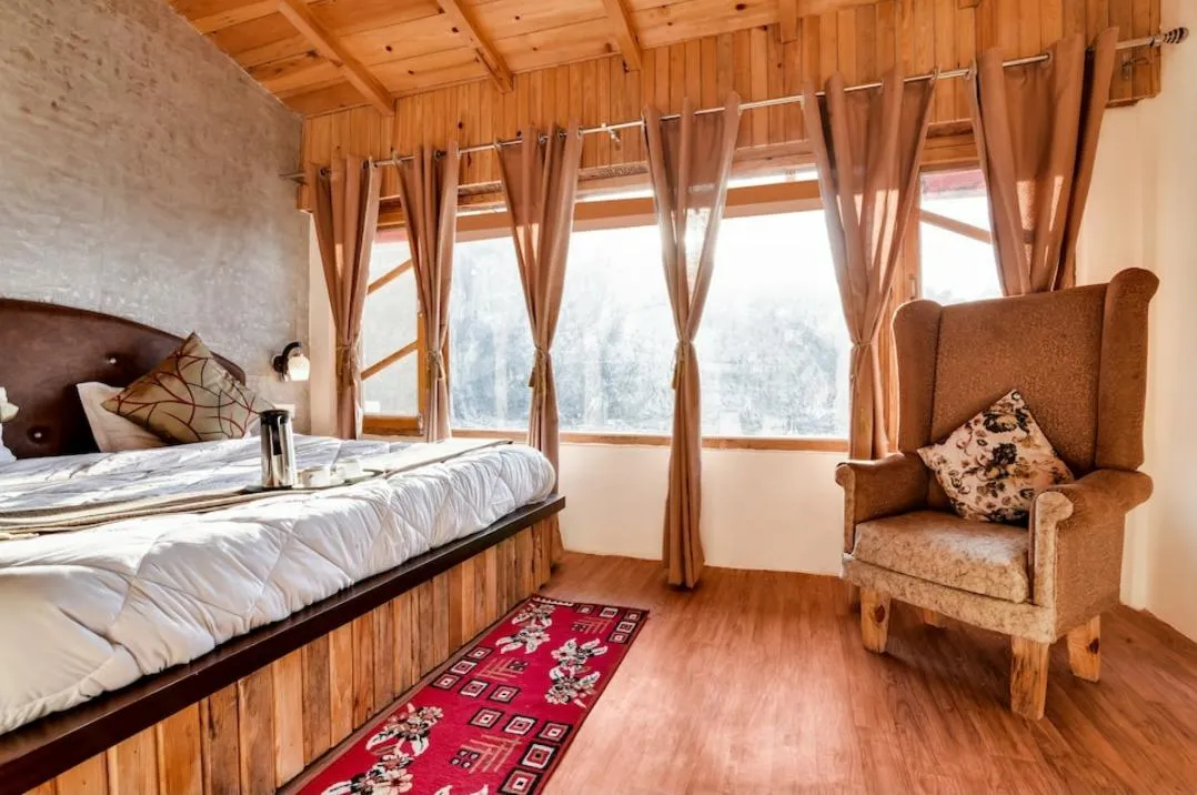 PARIJAT RETREAT  (30 KM FROM RANIKHET TOWARDS JIM CORBET) Room