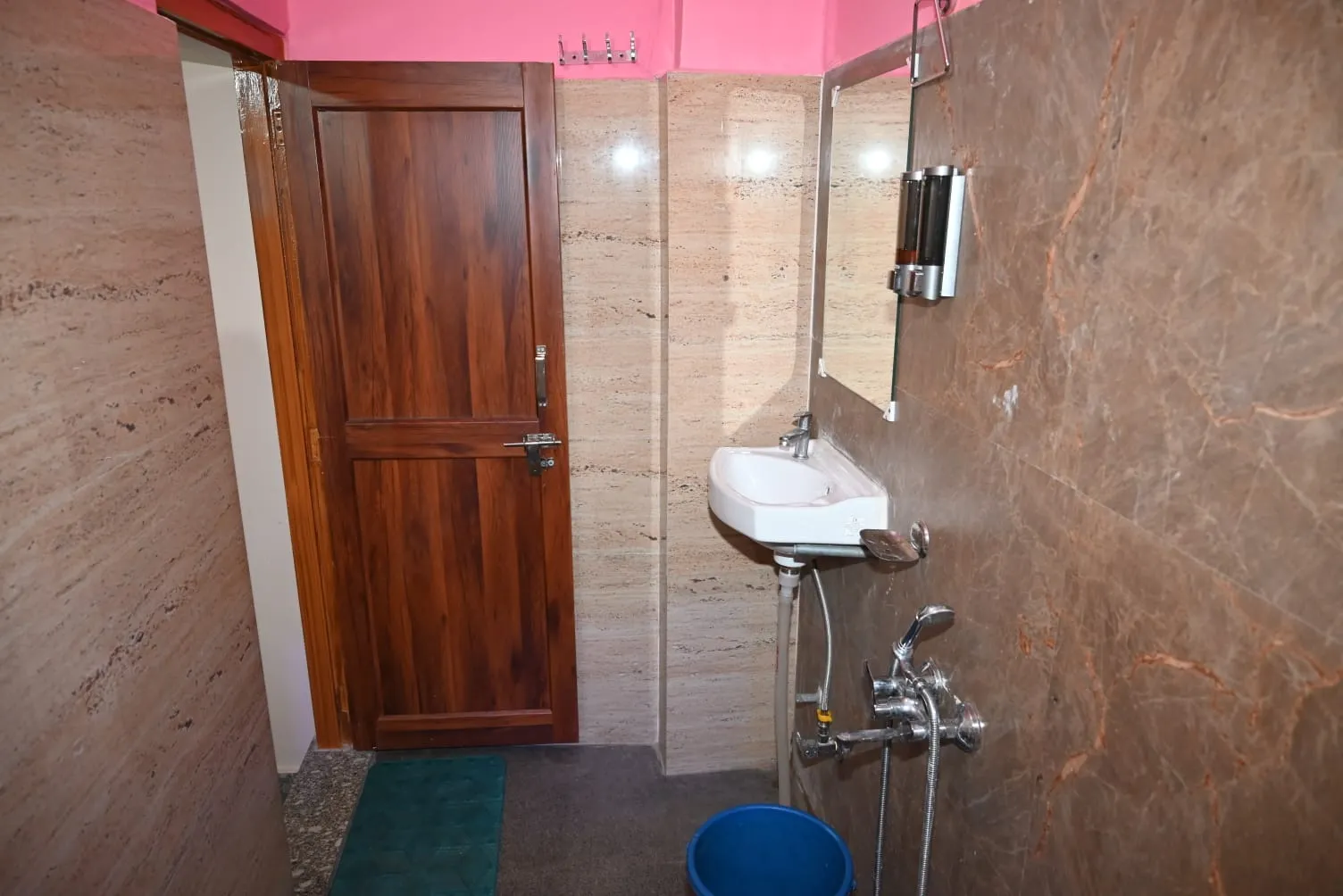 Hotel Lohaghat Regency Near Railway station Room