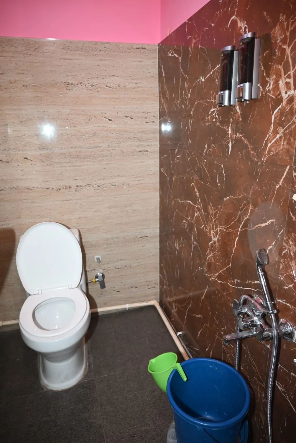 Hotel Lohaghat Regency Near Railway station Room