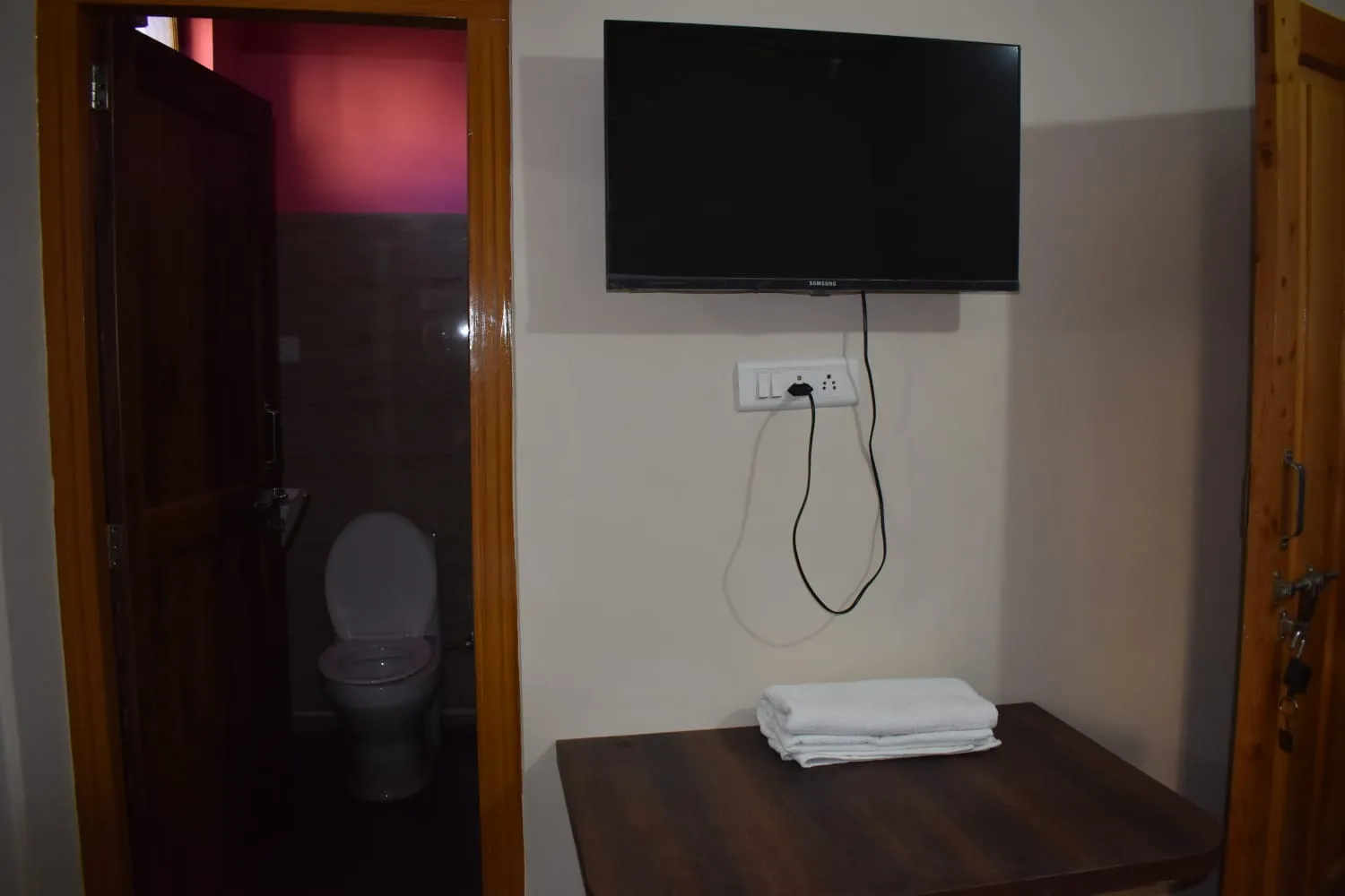 Hotel Lohaghat Regency Near Railway station Room