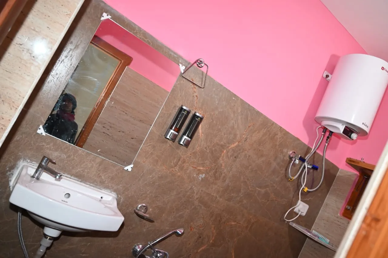 Hotel Lohaghat Regency Near Railway station Room