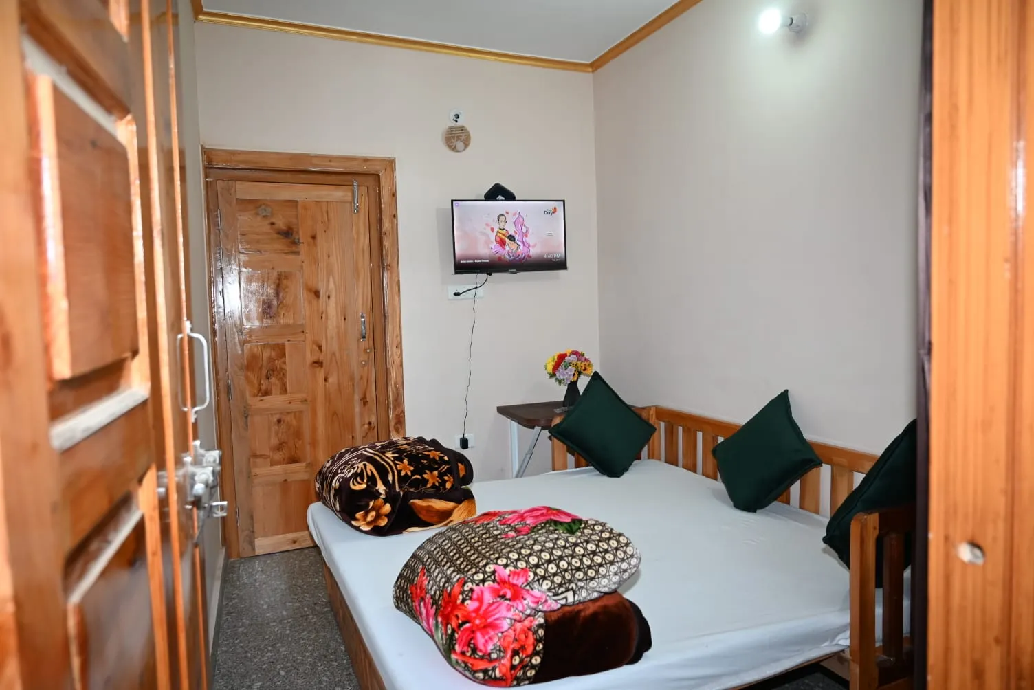 Hotel Lohaghat Regency Near Railway station Room