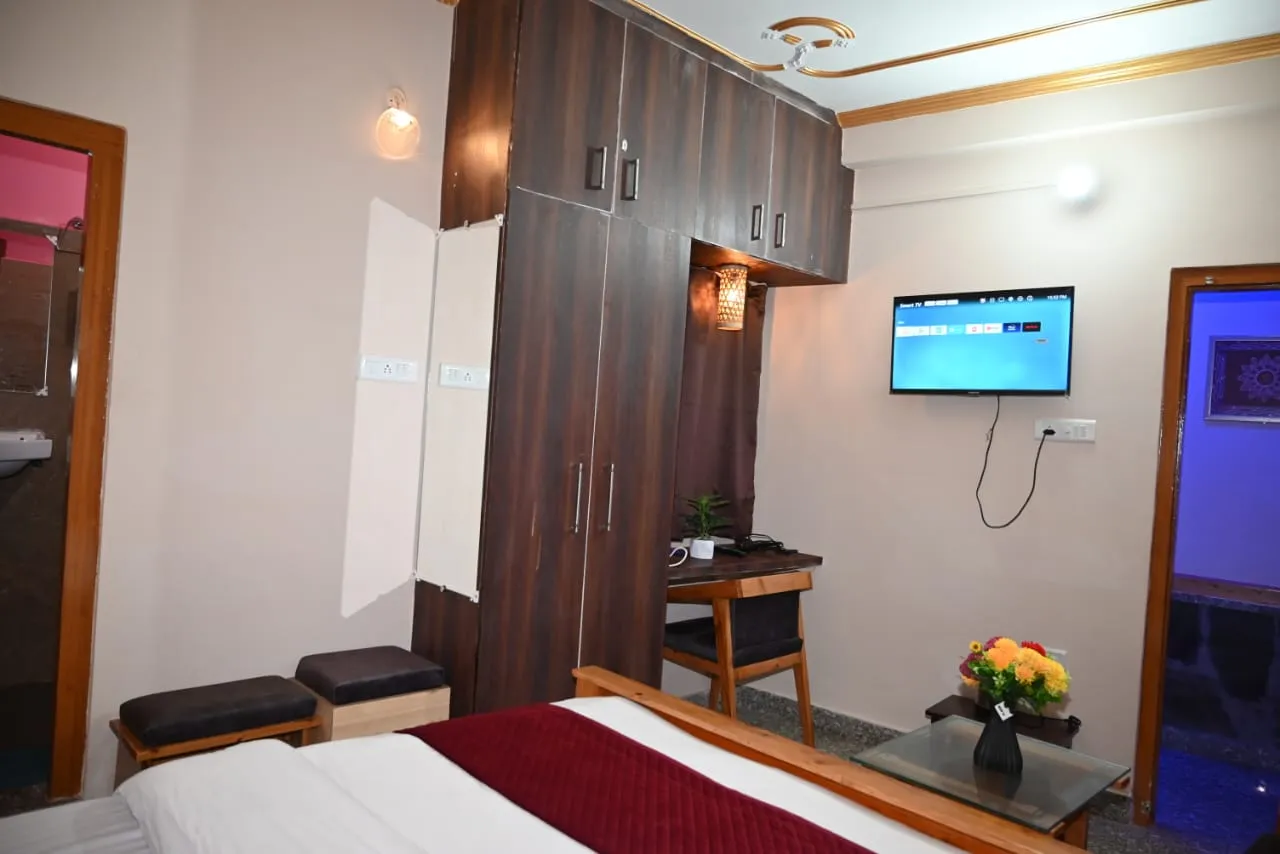 Hotel Lohaghat Regency Near Railway station Room