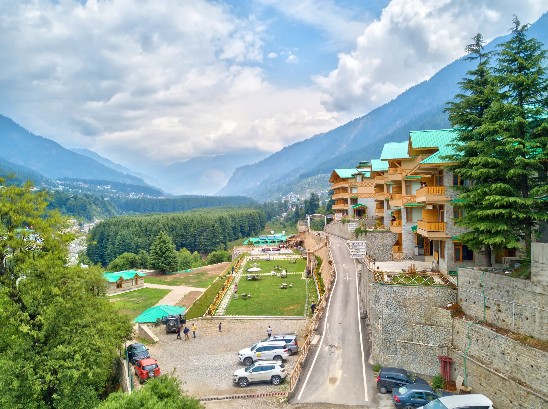 Ashapuri Village - Luxury Resort & Cottages Parking