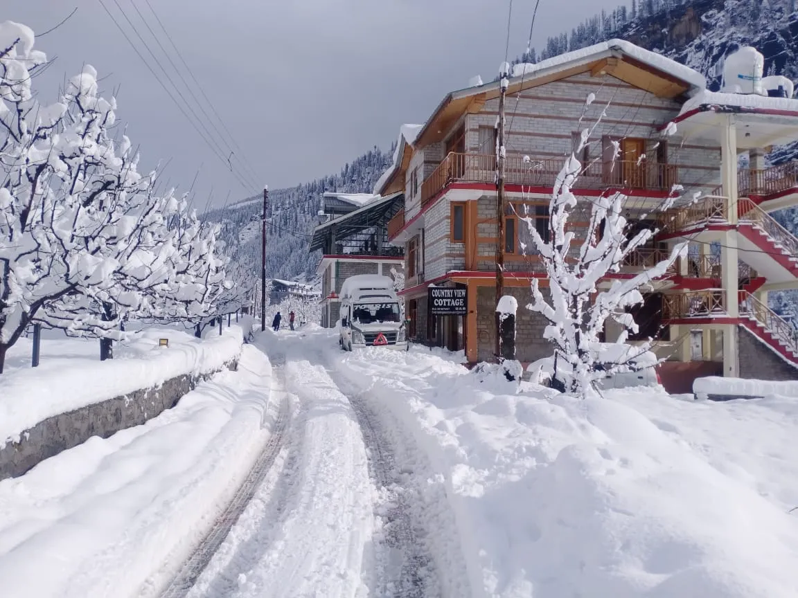 Country View Cottage Manali Facade