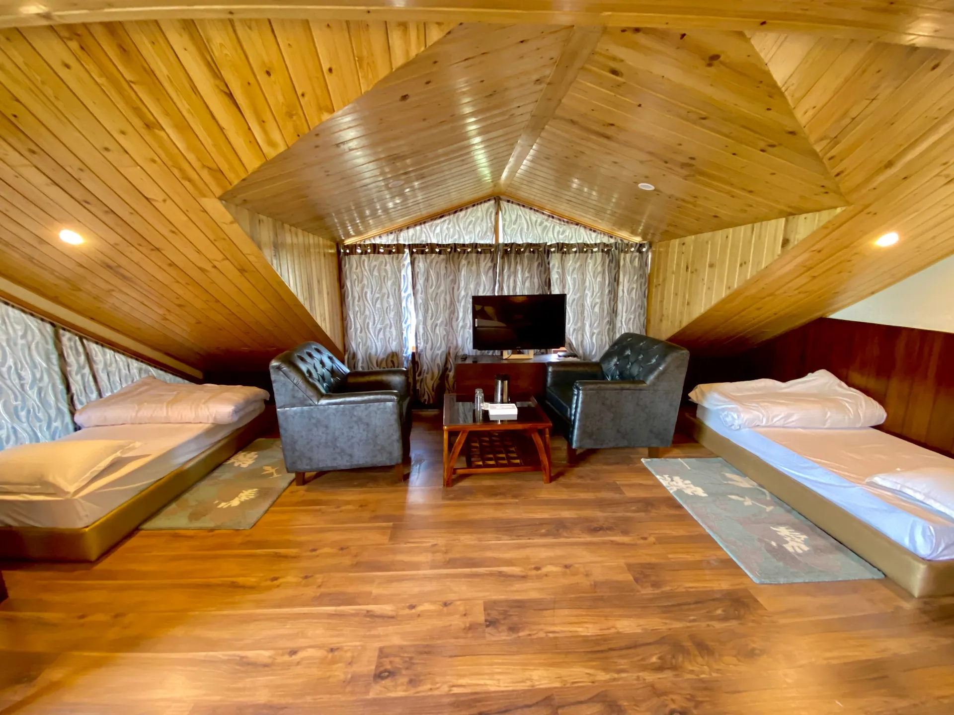 DLS La serene Valley Room