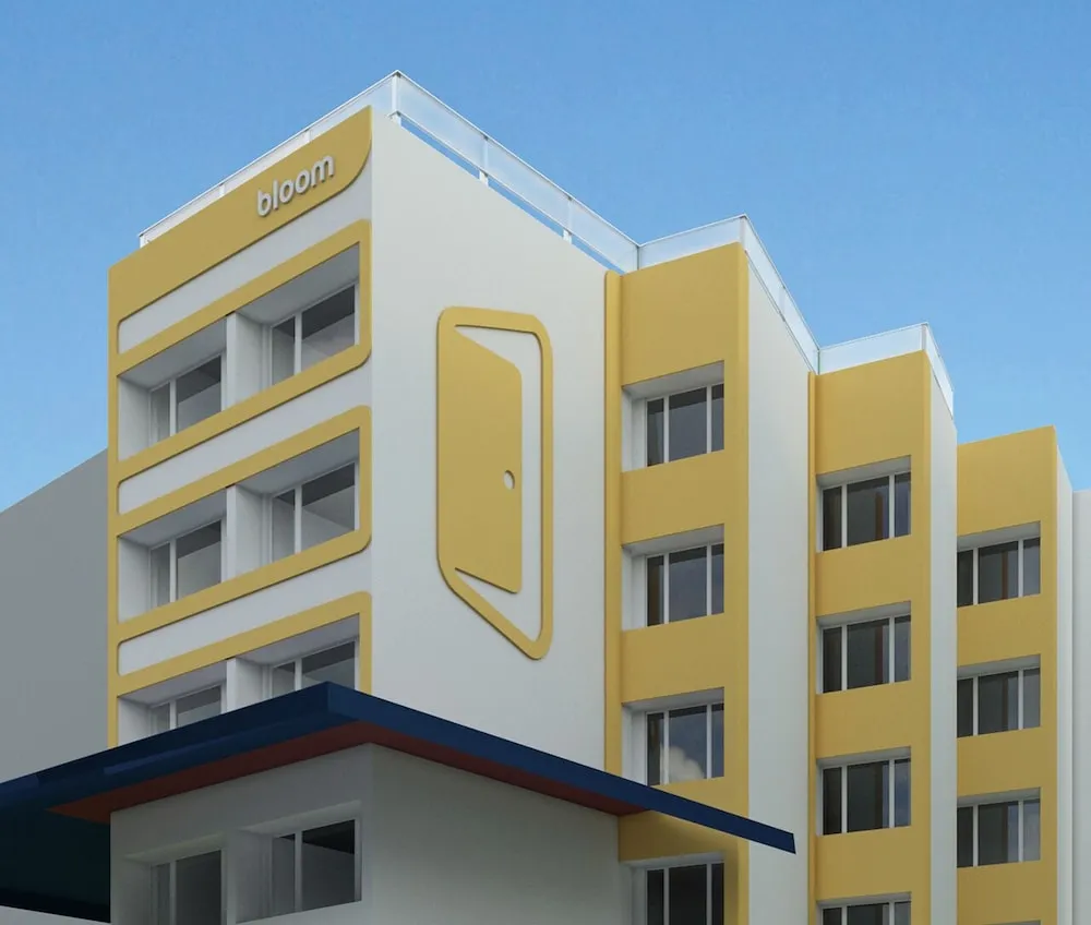 Bloom Hotel - Juhu Entrance