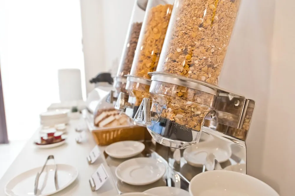 Bloom Hotel - Juhu Restaurant