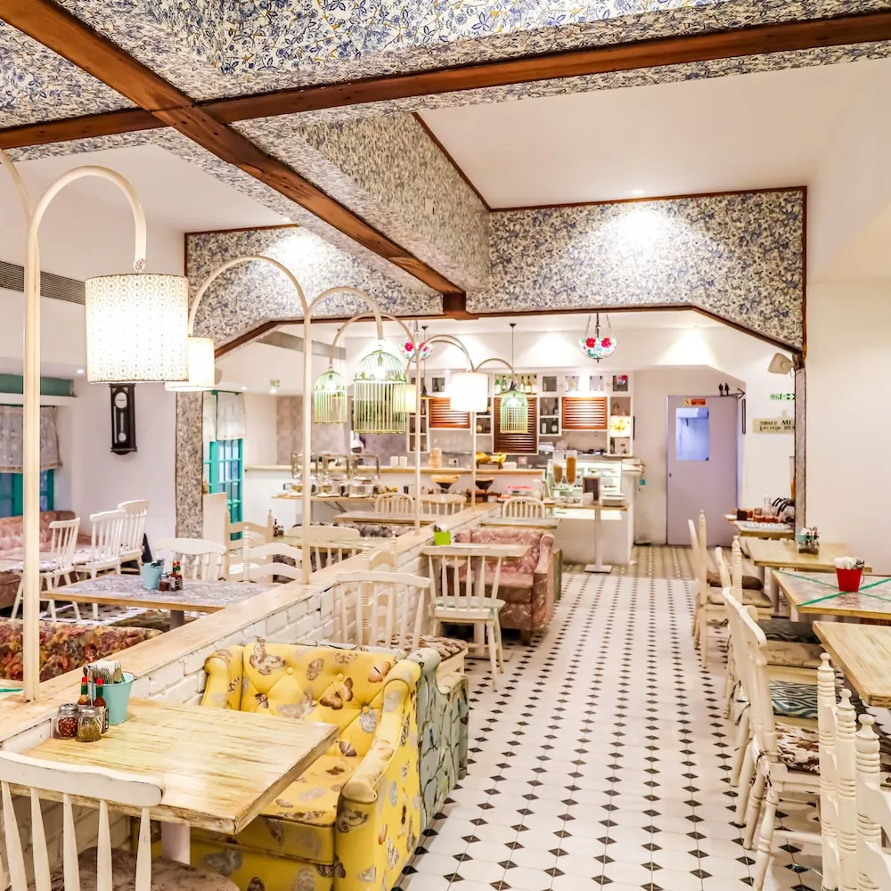 Bloom Hotel - Juhu Restaurant