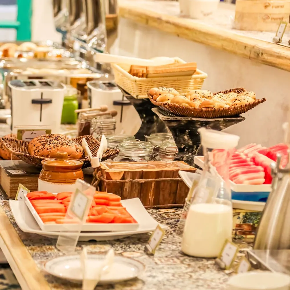 Bloom Hotel - Juhu Restaurant