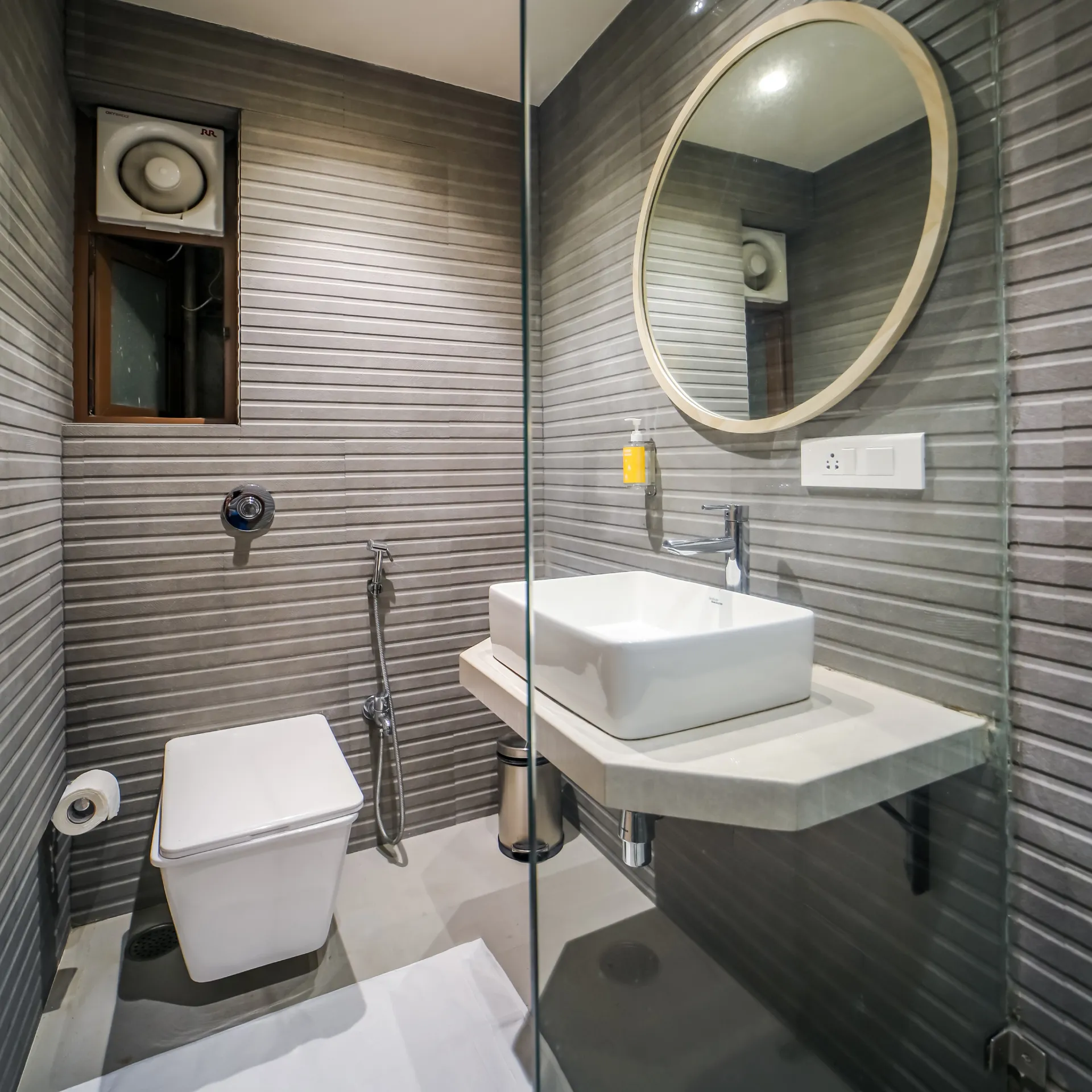 Bloom Hotel - Juhu Washroom