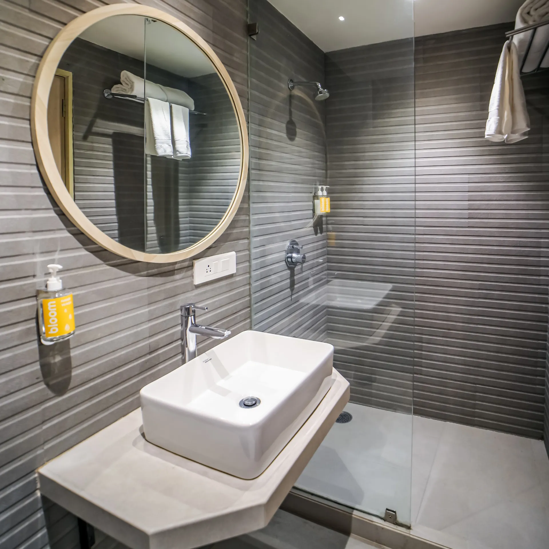 Bloom Hotel - Juhu Washroom