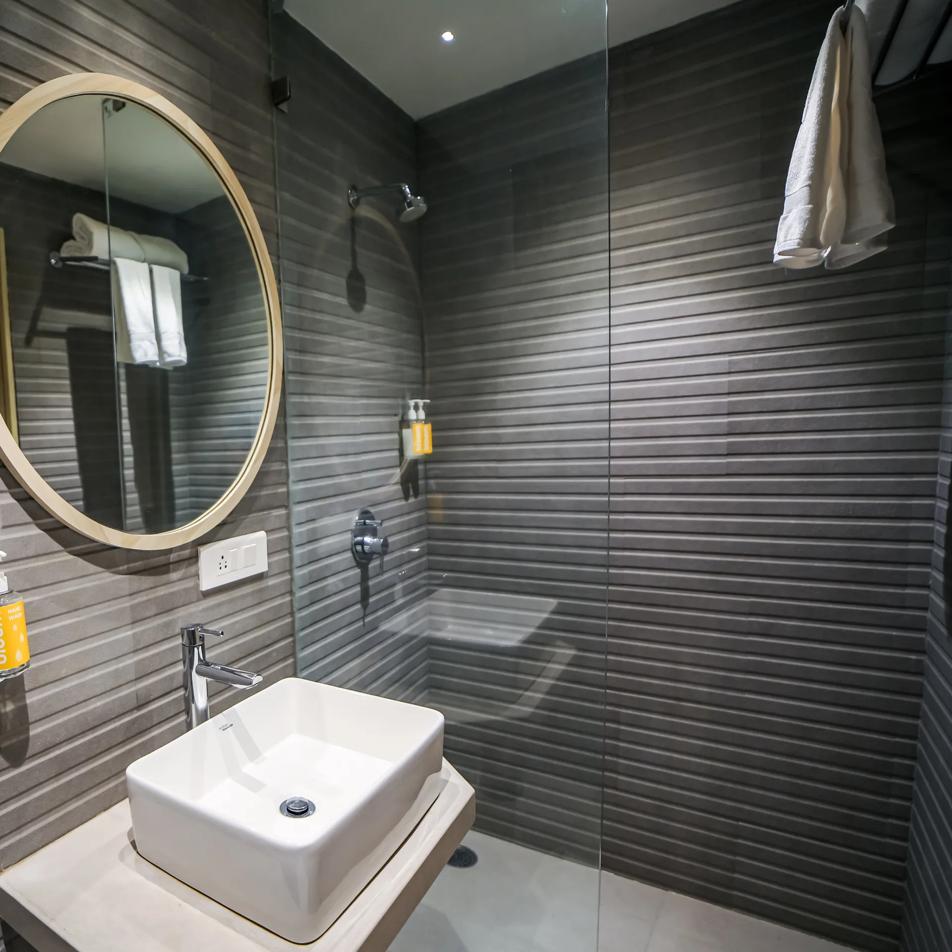 Bloom Hotel - Juhu Washroom