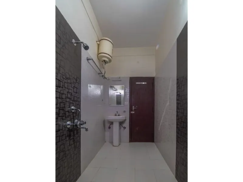 Hotel Bala Paradise Washroom