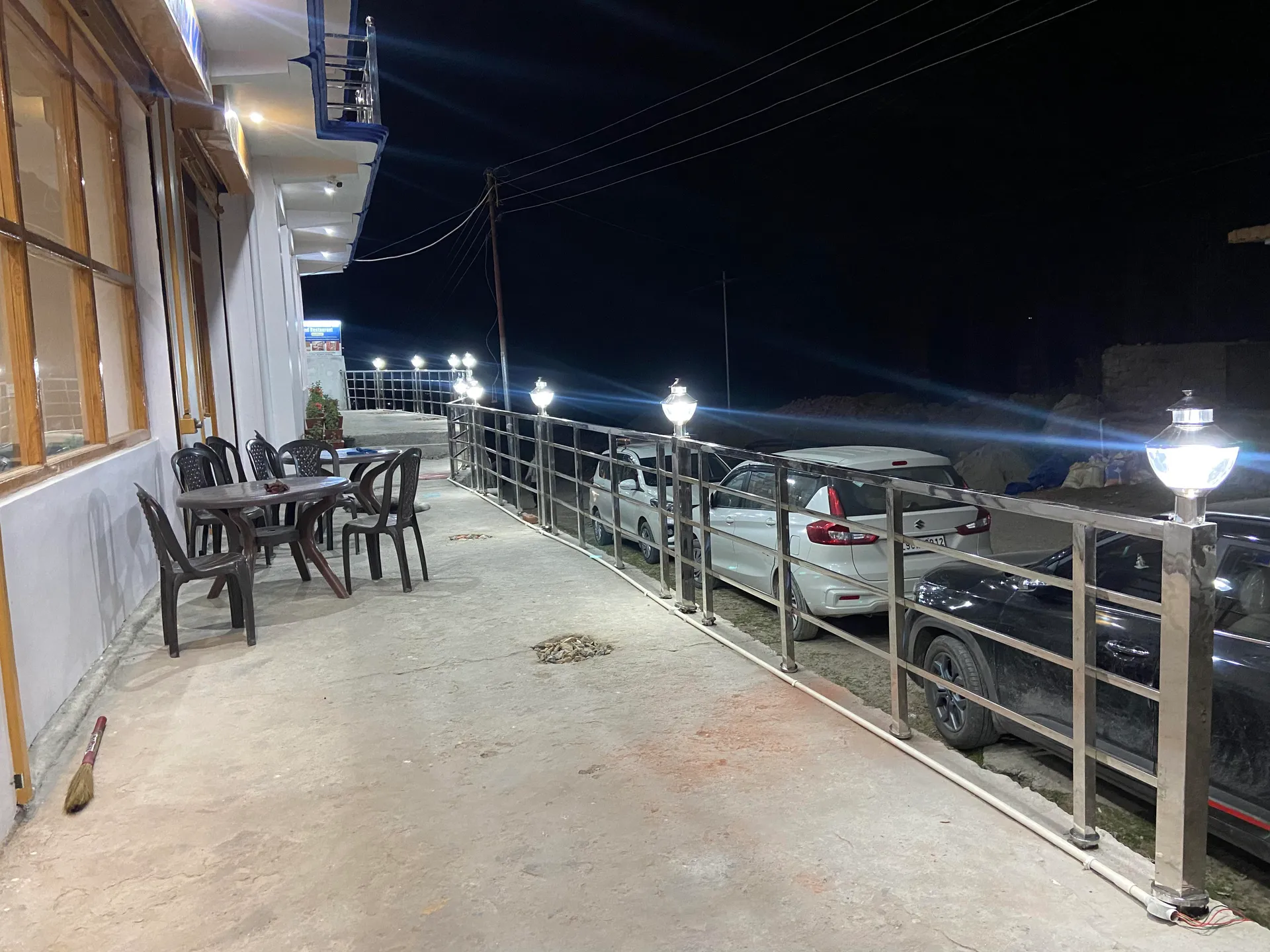 Hotel Mansarovar Inn Entrance