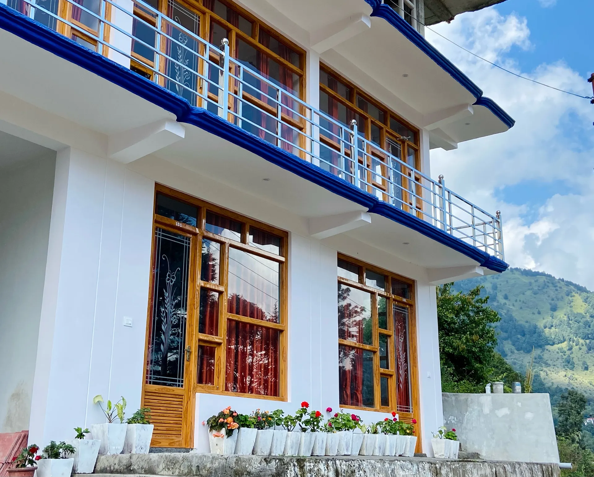 Hotel Mansarovar Inn Outdoors