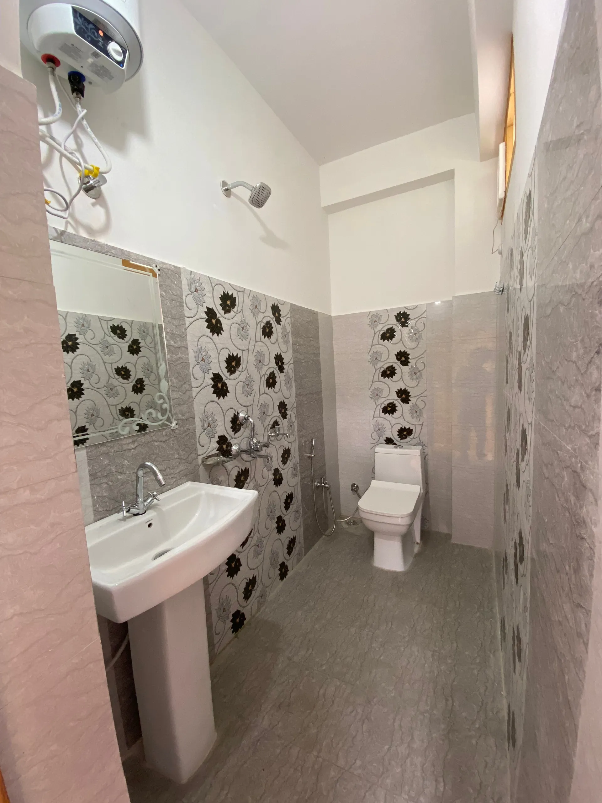 Hotel Mansarovar Inn Washroom