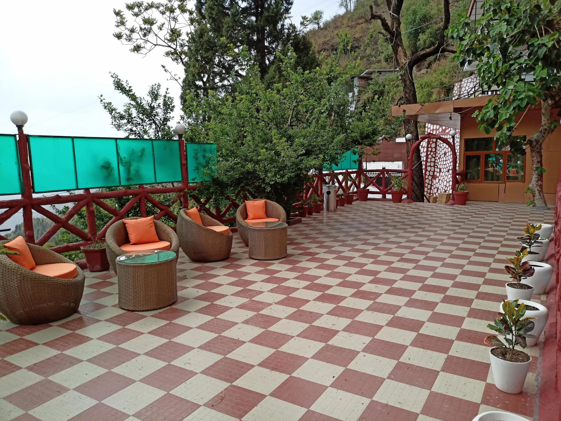 CEYONE CLASSIC FALL RESORT Outdoors