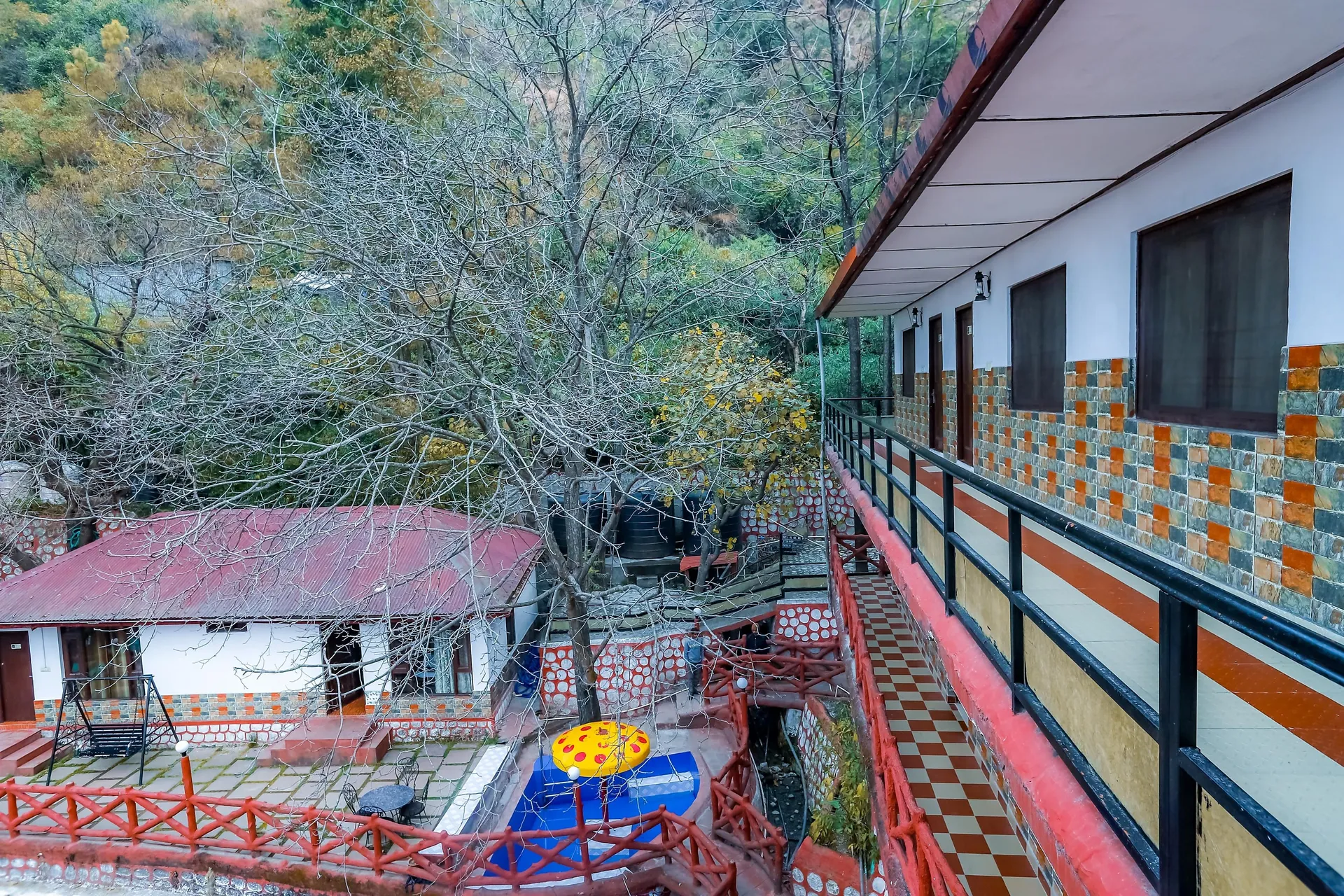 CEYONE CLASSIC FALL RESORT Outdoors