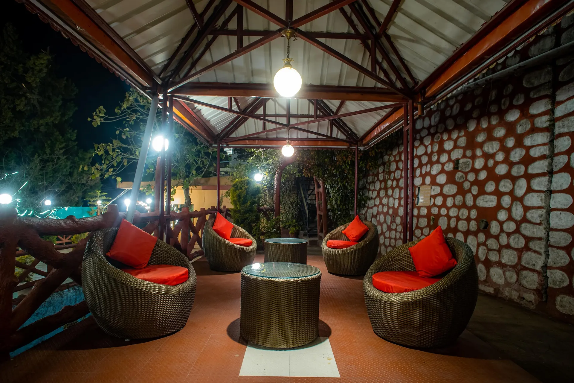 CEYONE CLASSIC FALL RESORT Outdoors