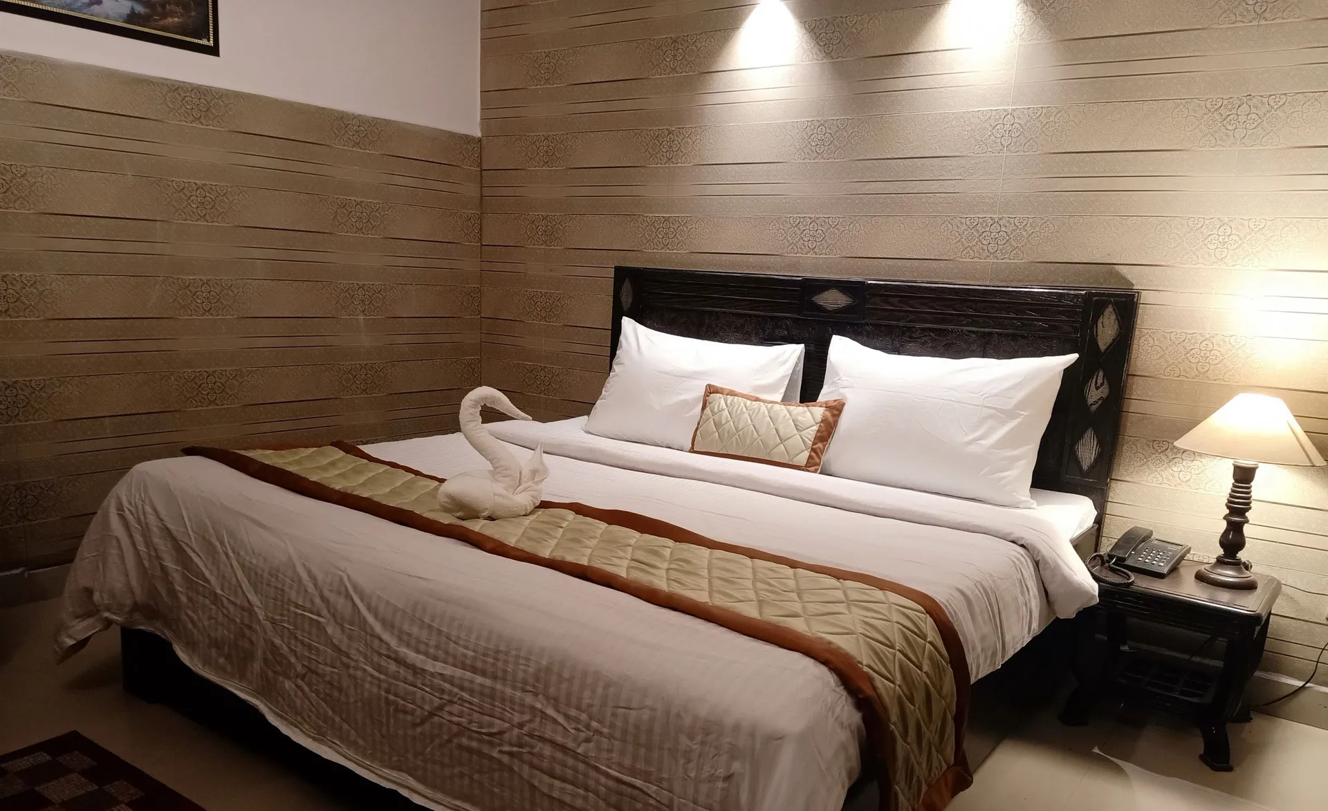 CEYONE CLASSIC FALL RESORT Room