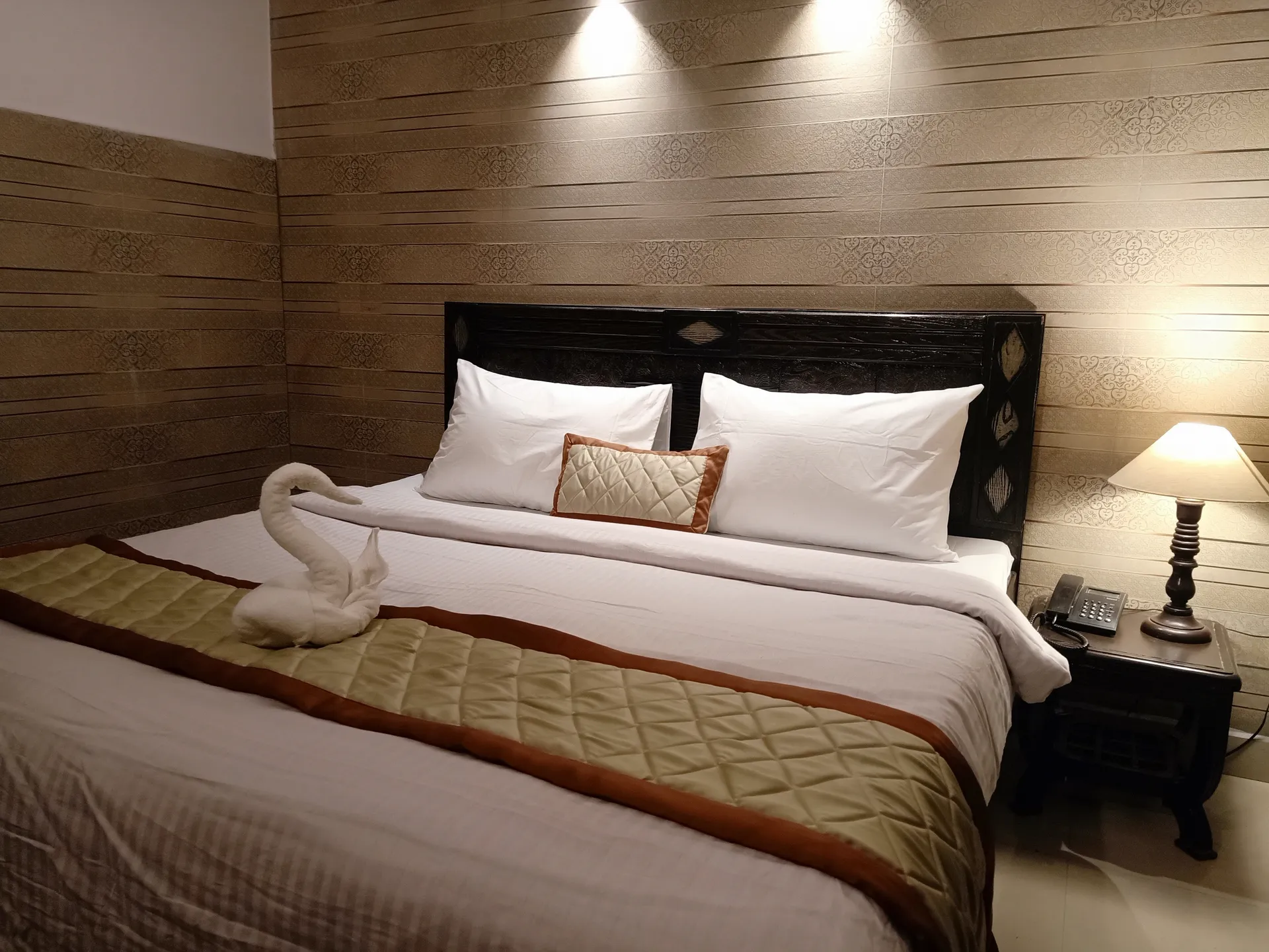 CEYONE CLASSIC FALL RESORT Room