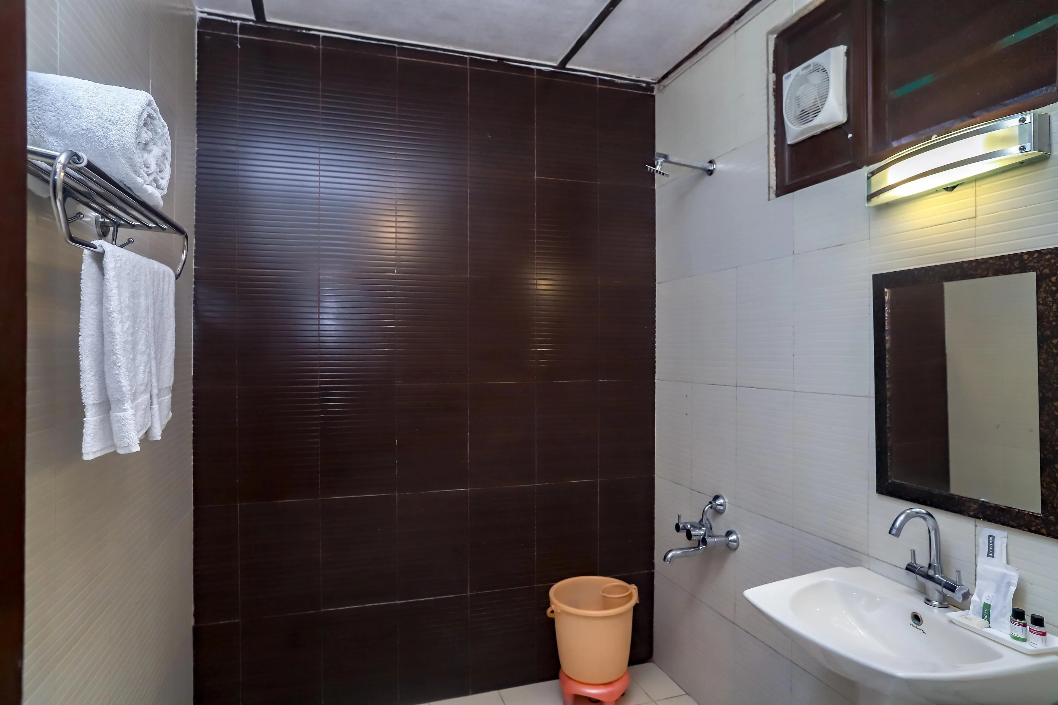 CEYONE CLASSIC FALL RESORT Room