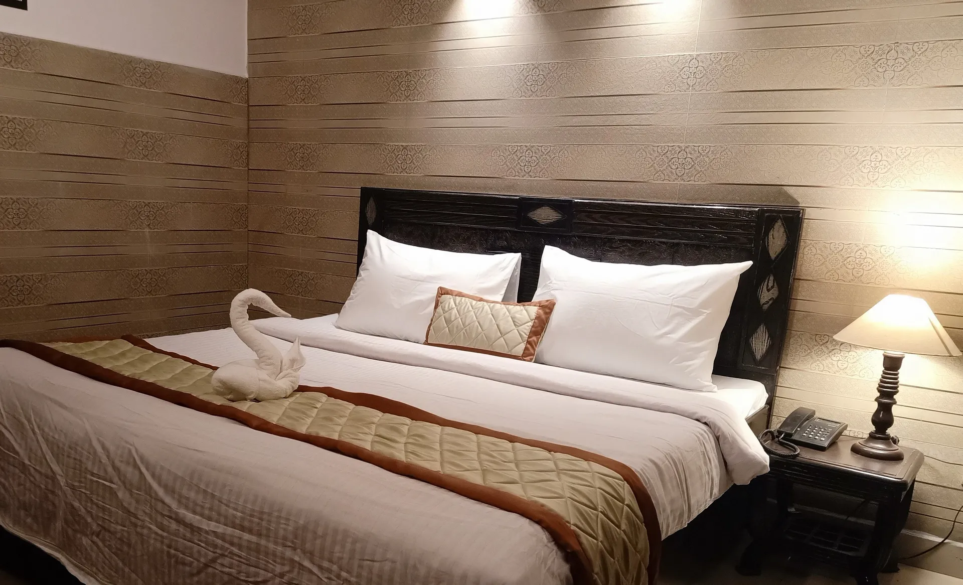 CEYONE CLASSIC FALL RESORT Room