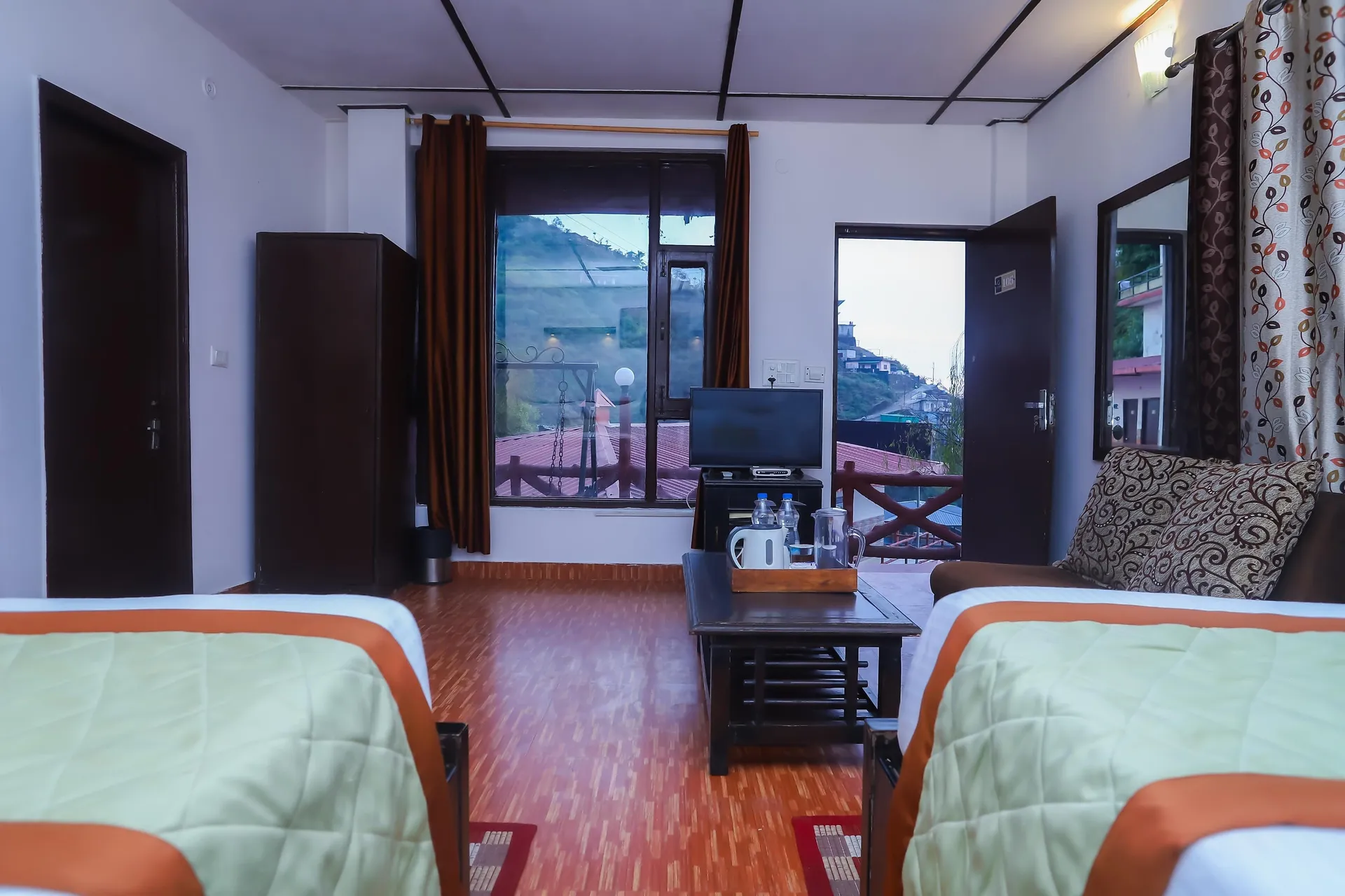 CEYONE CLASSIC FALL RESORT Room