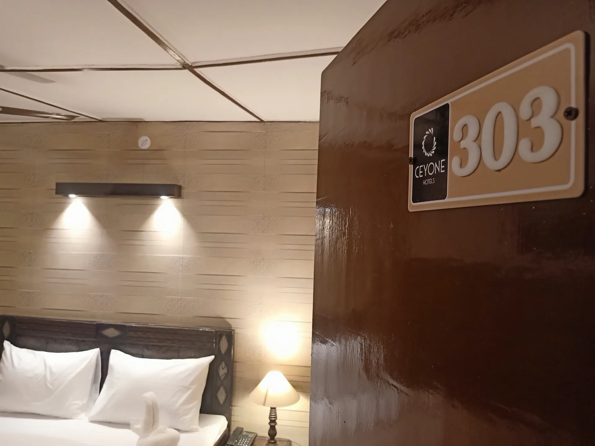 CEYONE CLASSIC FALL RESORT Room