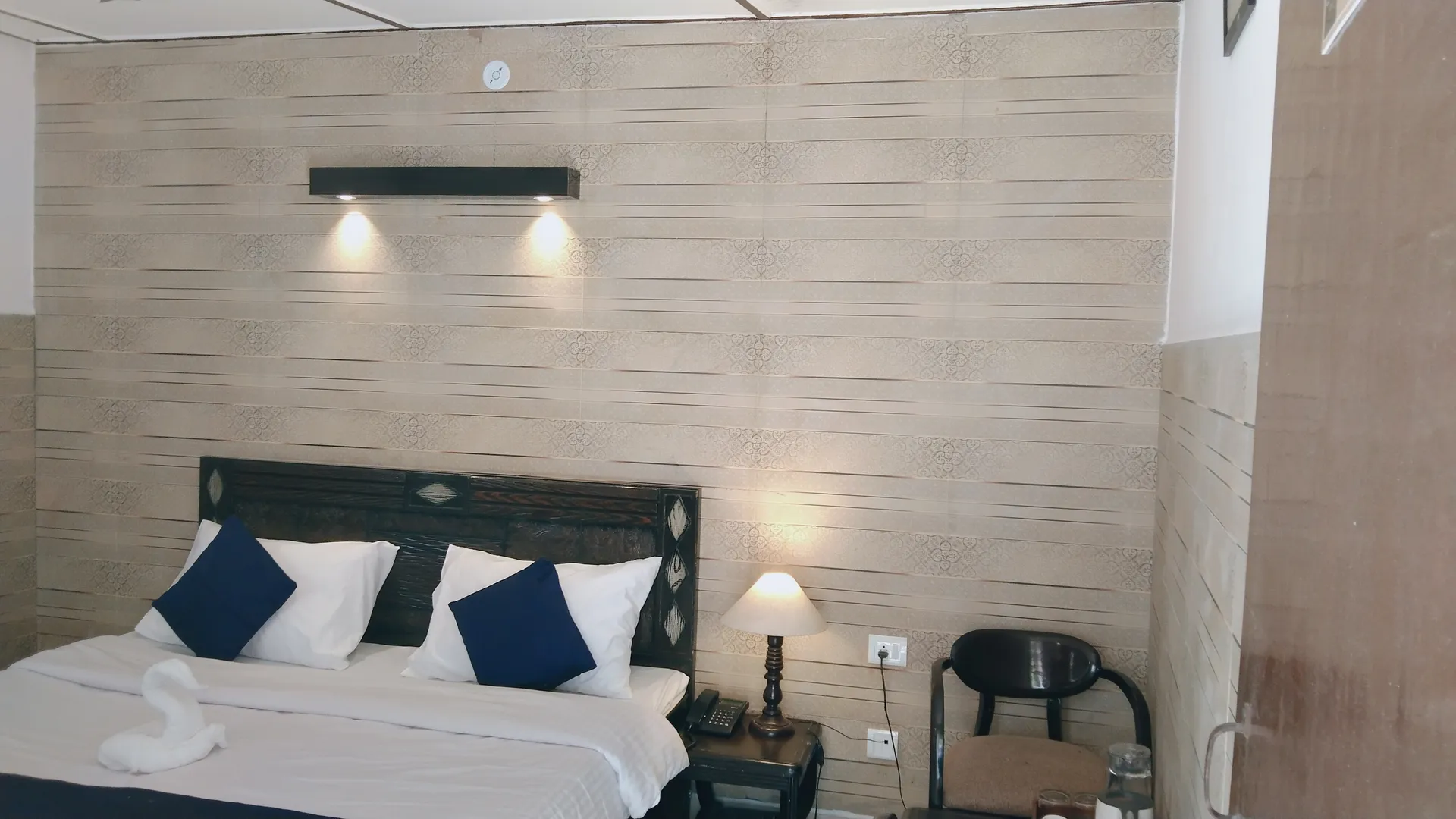CEYONE CLASSIC FALL RESORT Room