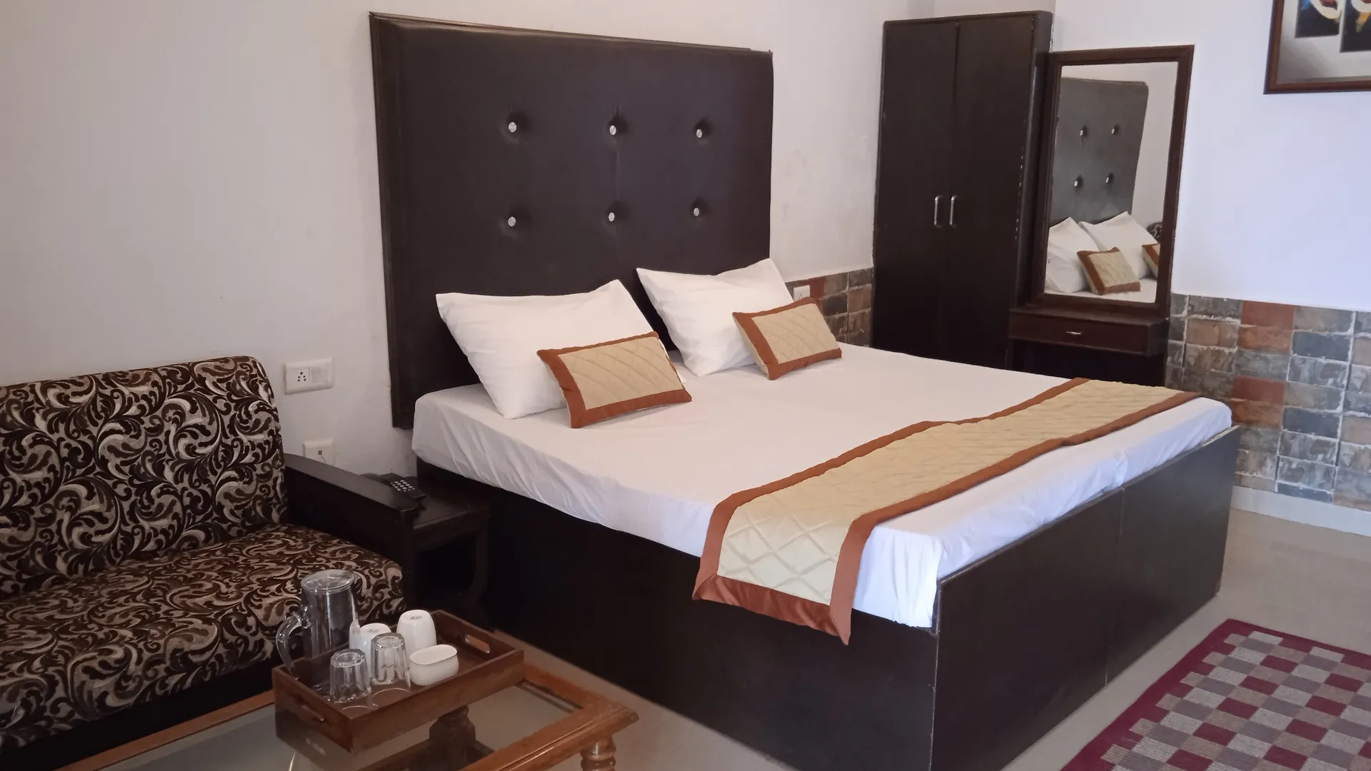 CEYONE CLASSIC FALL RESORT Room