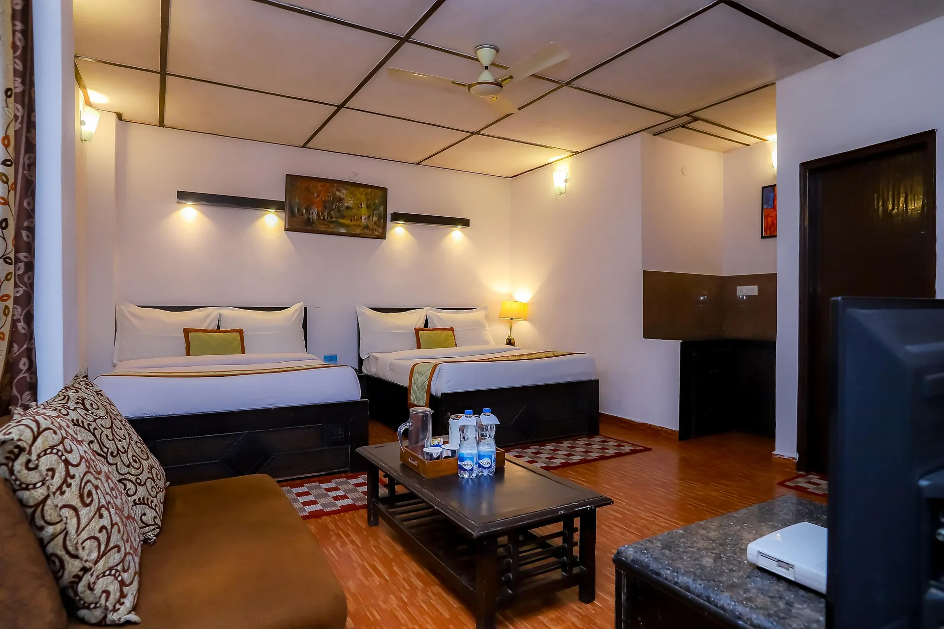 CEYONE CLASSIC FALL RESORT Room