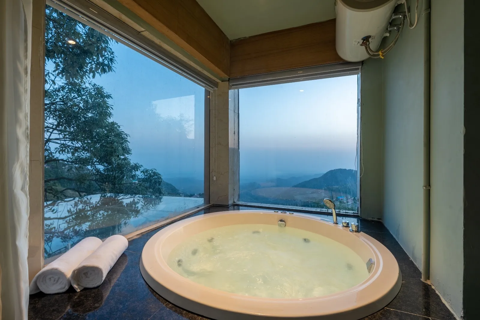 DLS Highland resort and Spa Jacuzzi