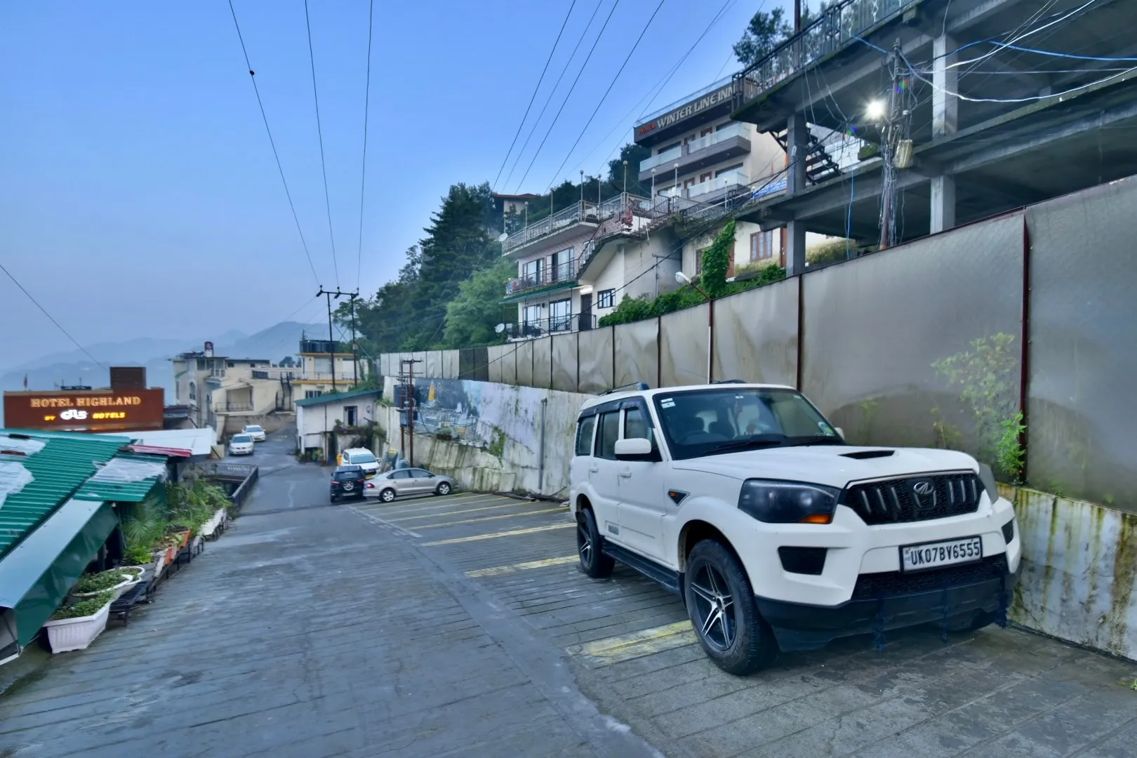 DLS Highland resort and Spa Parking