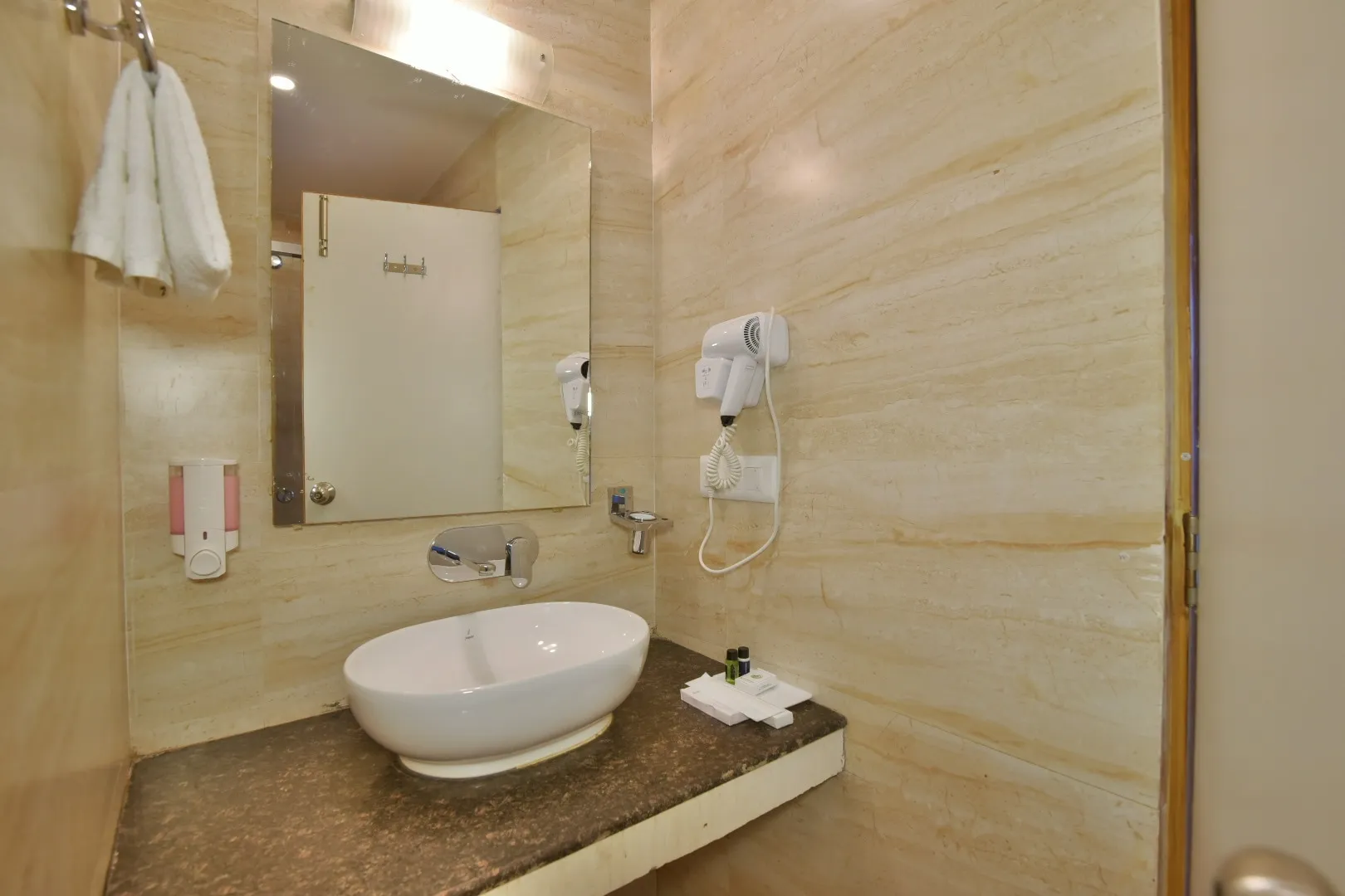 DLS Highland resort and Spa Washroom