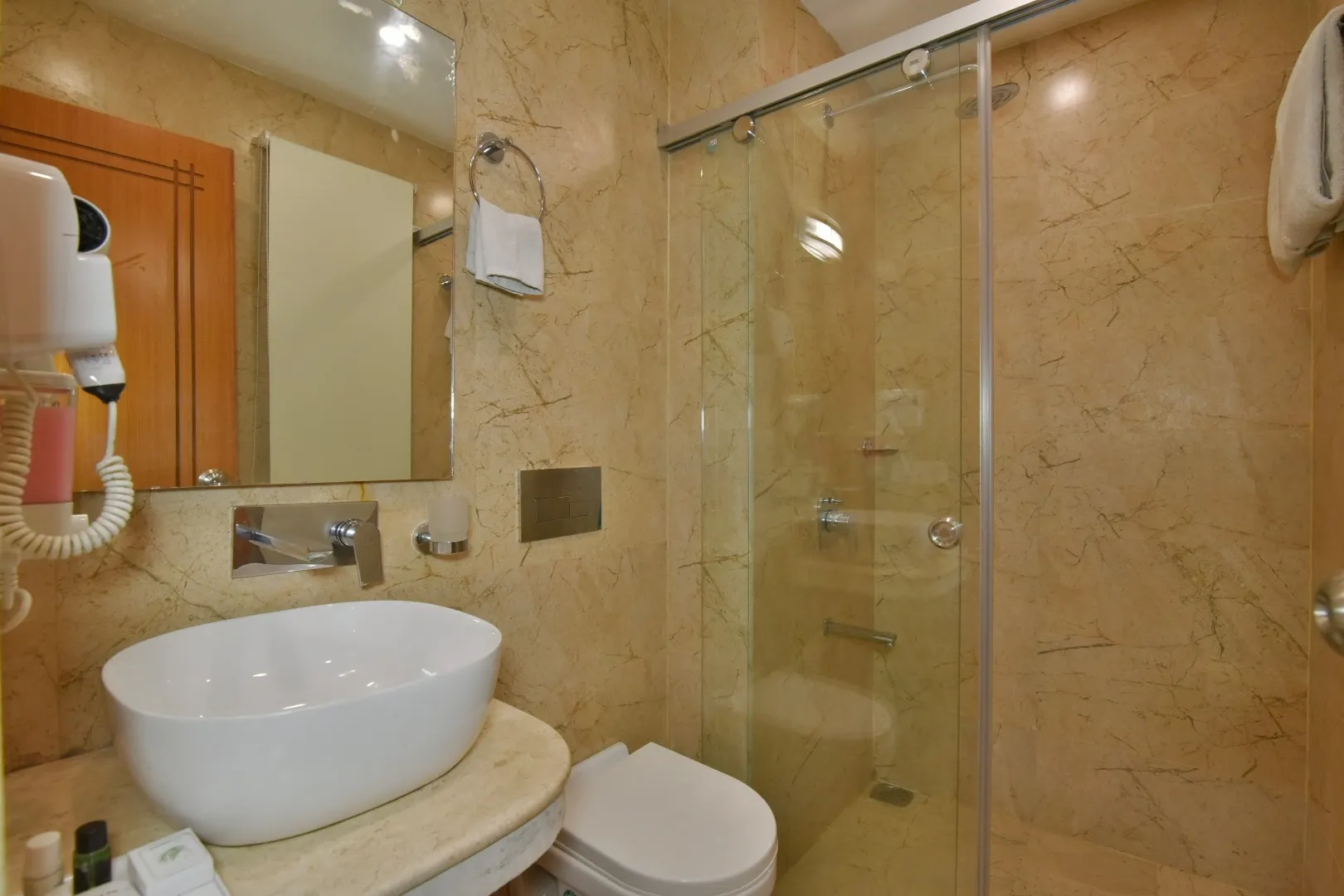 DLS Highland resort and Spa Washroom